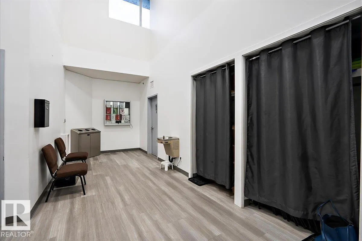 9249 50 ST NW