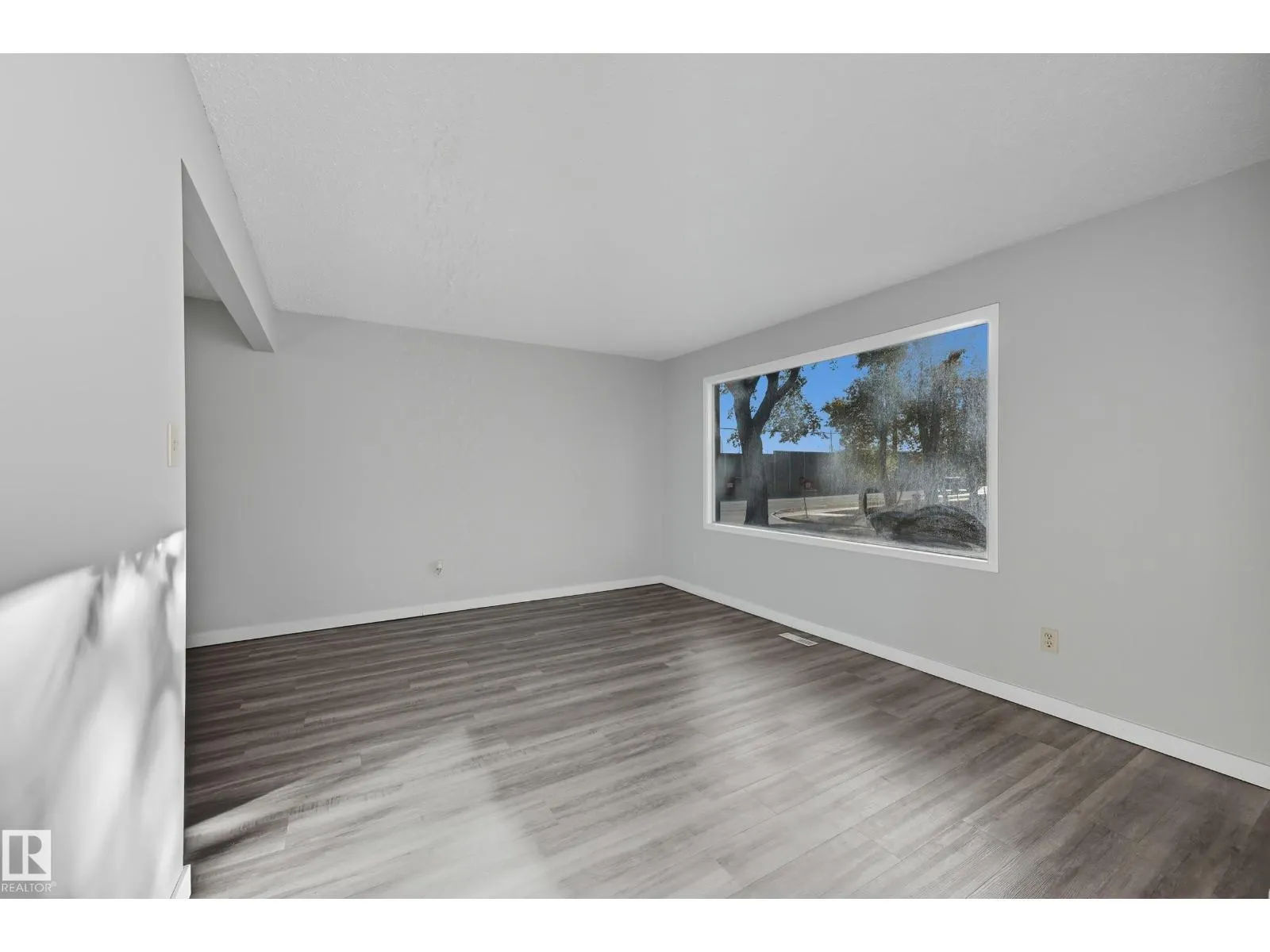 12707 12709 122 ST NW