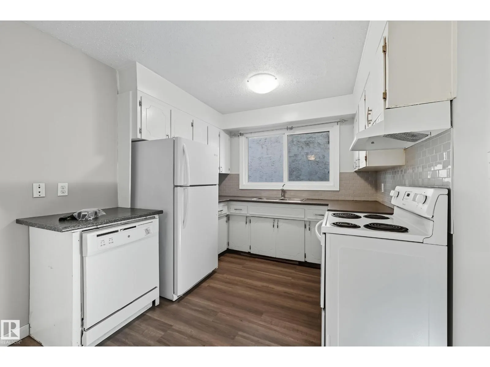 12707 12709 122 ST NW