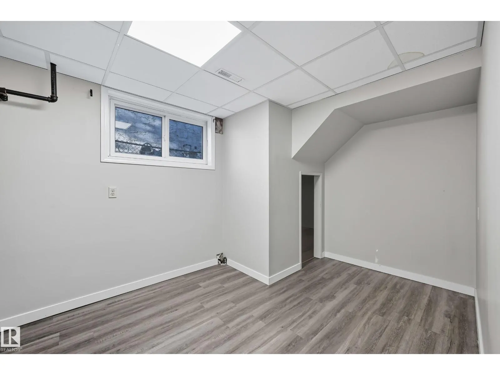 12707 12709 122 ST NW