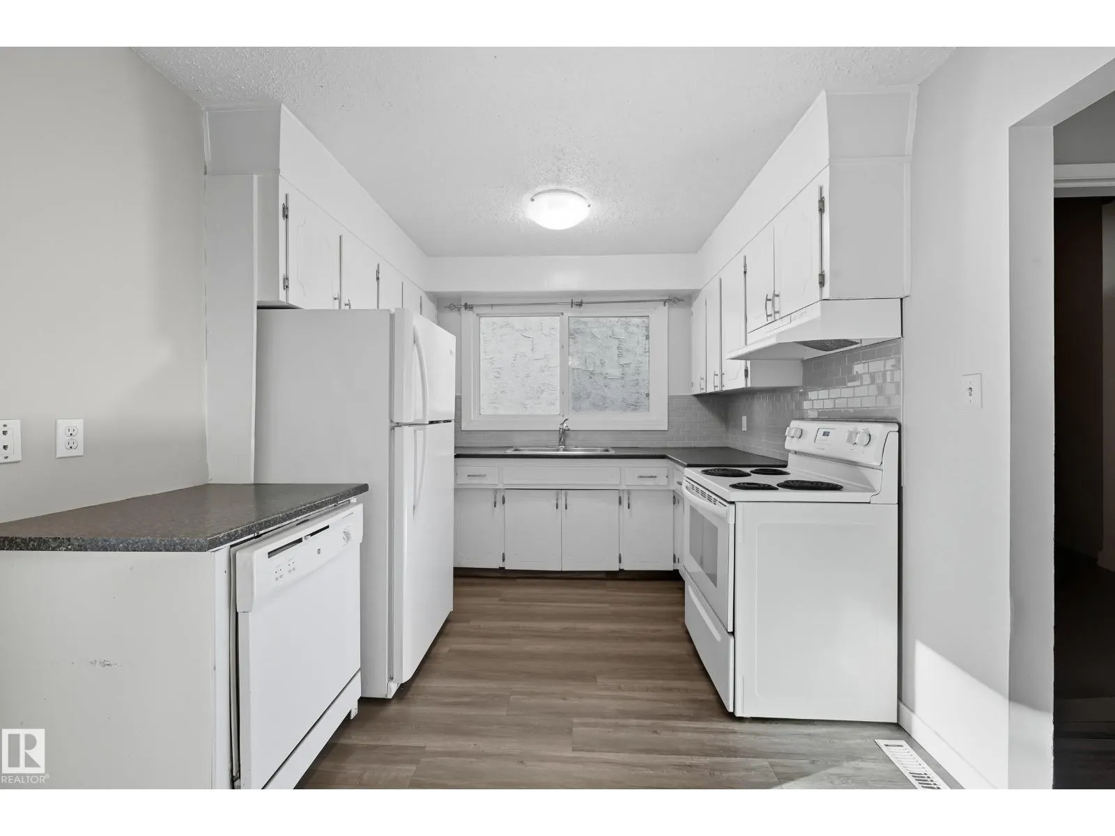 12707 12709 122 ST NW