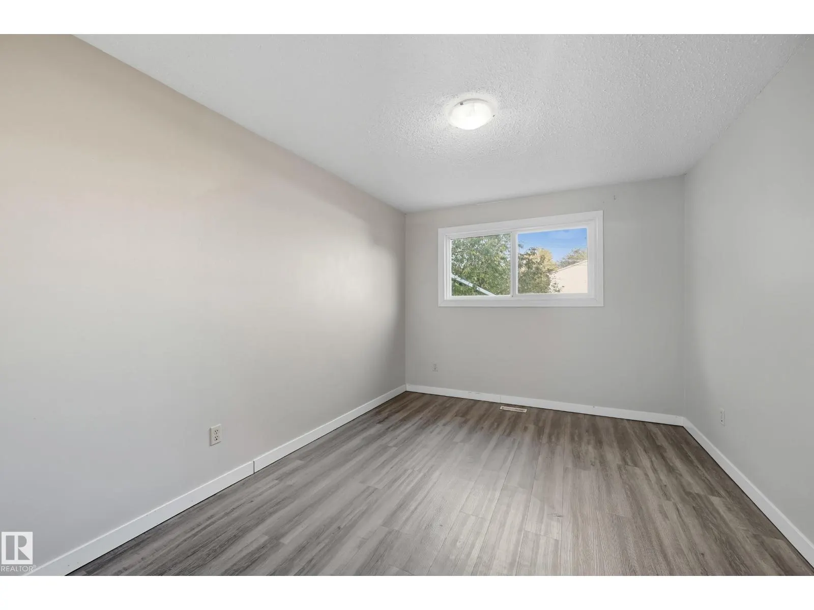 12707 12709 122 ST NW