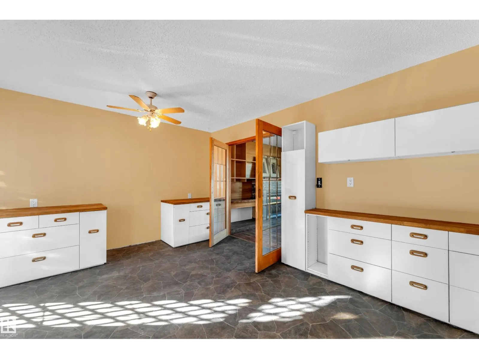 8103 14 AV NW