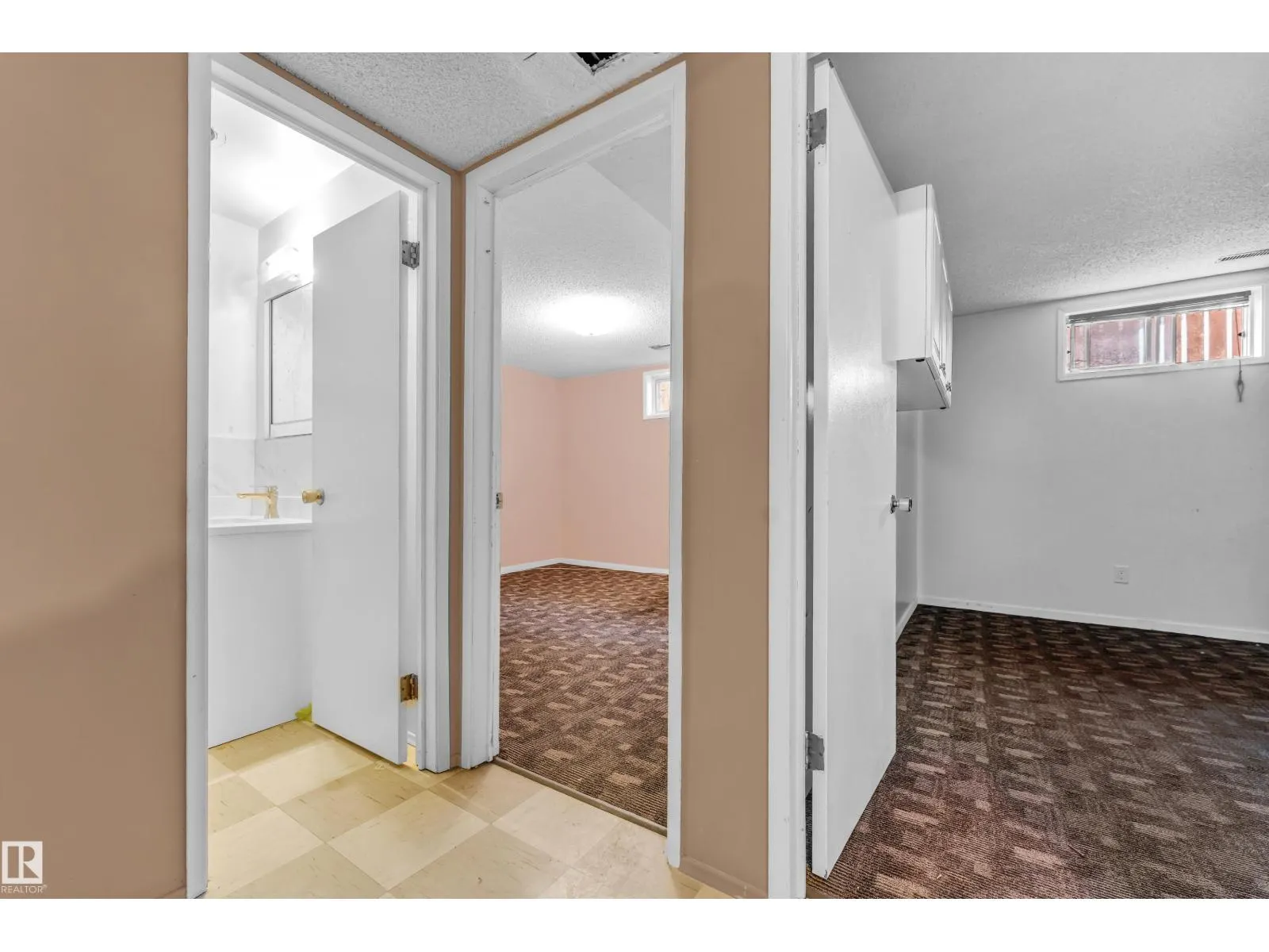 8103 14 AV NW