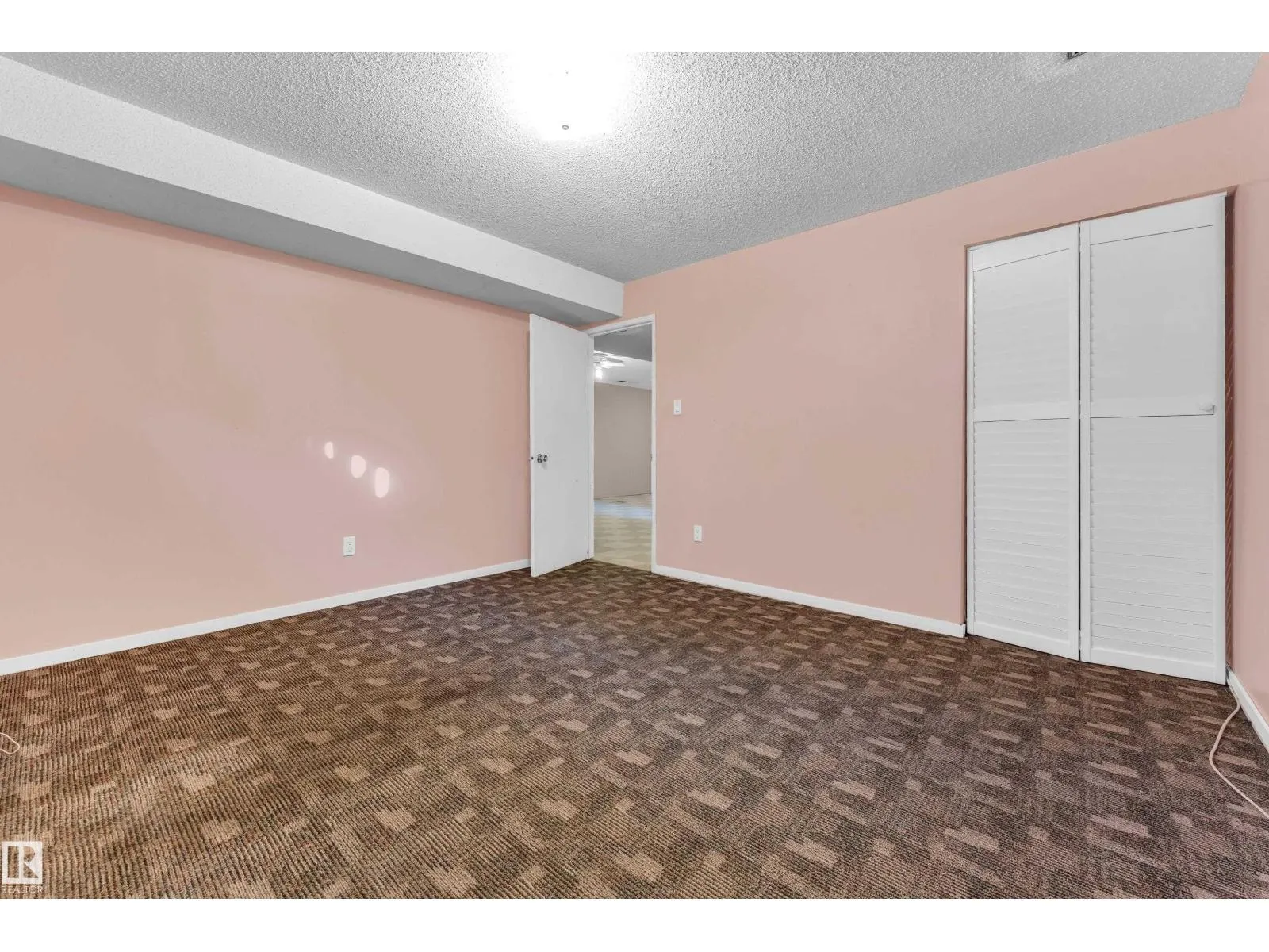 8103 14 AV NW