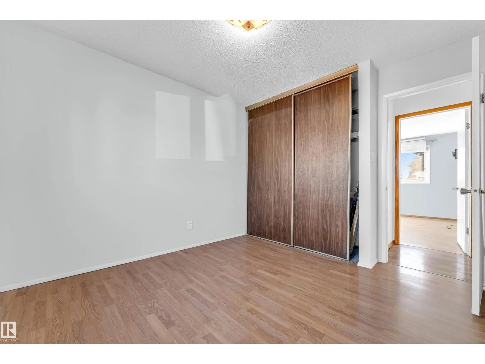 8103 14 AV NW