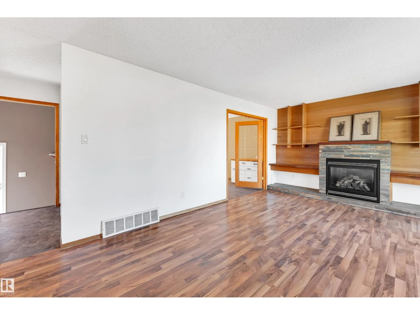 8103 14 AV NW