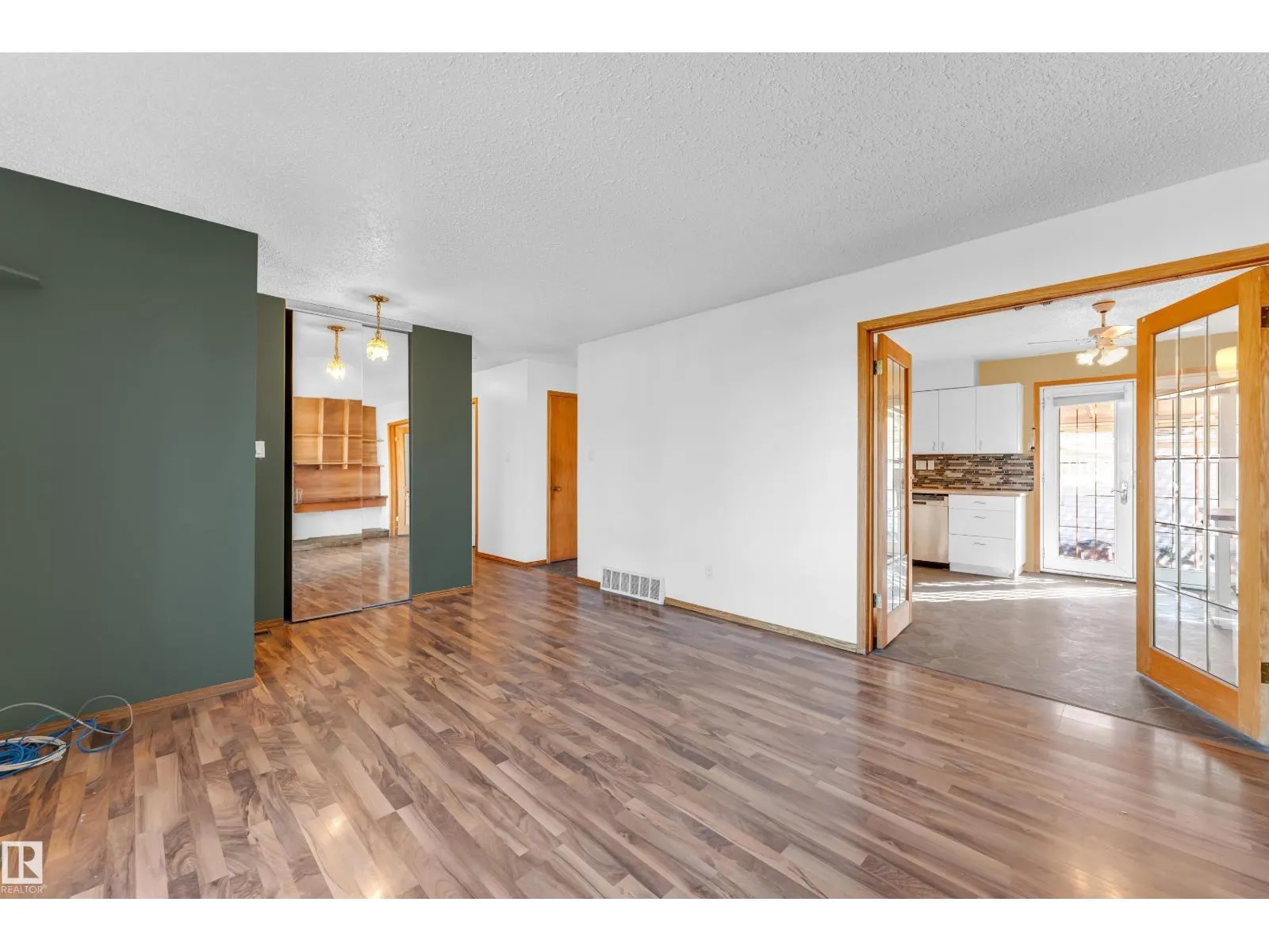 8103 14 AV NW