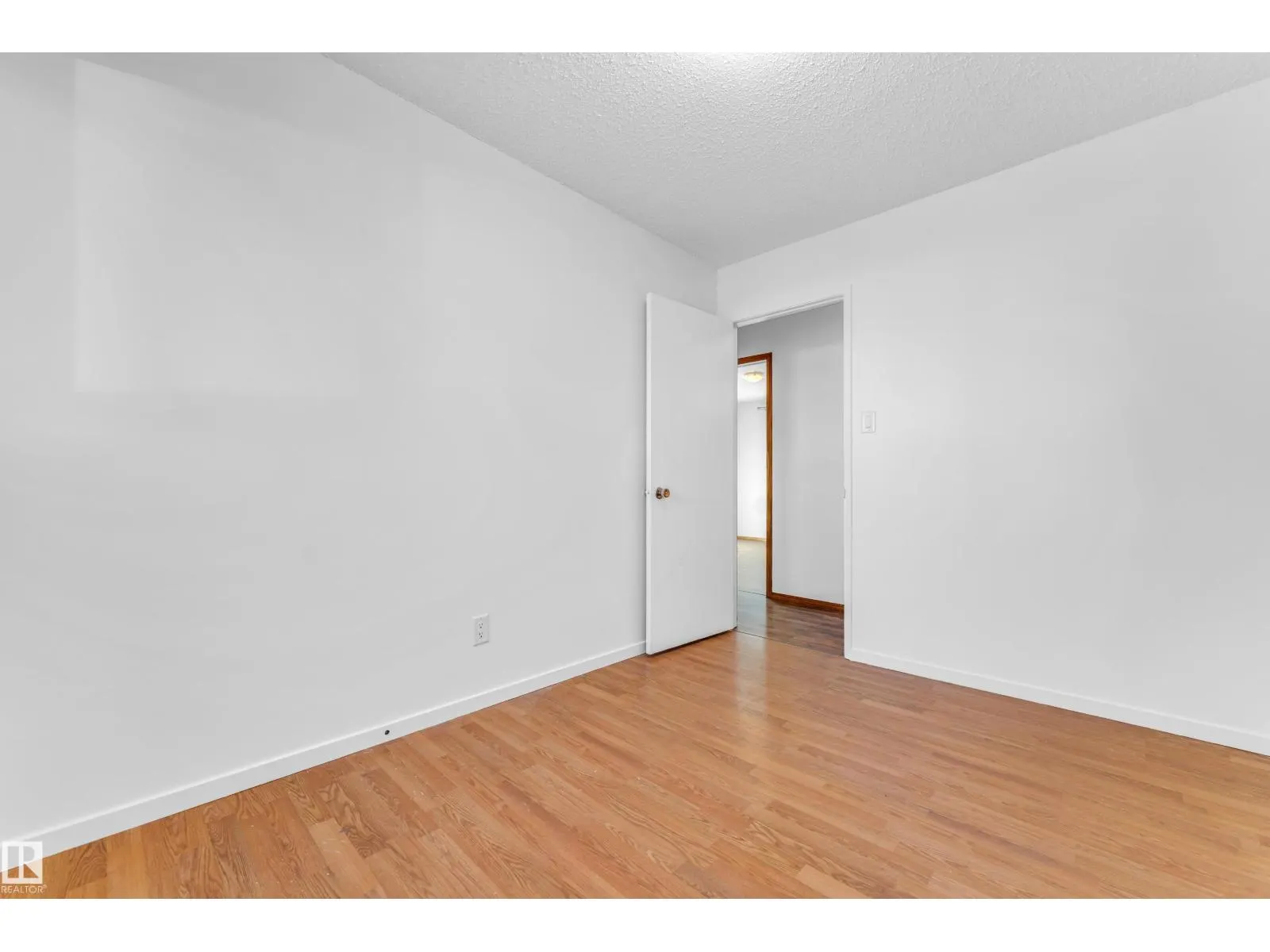 8103 14 AV NW