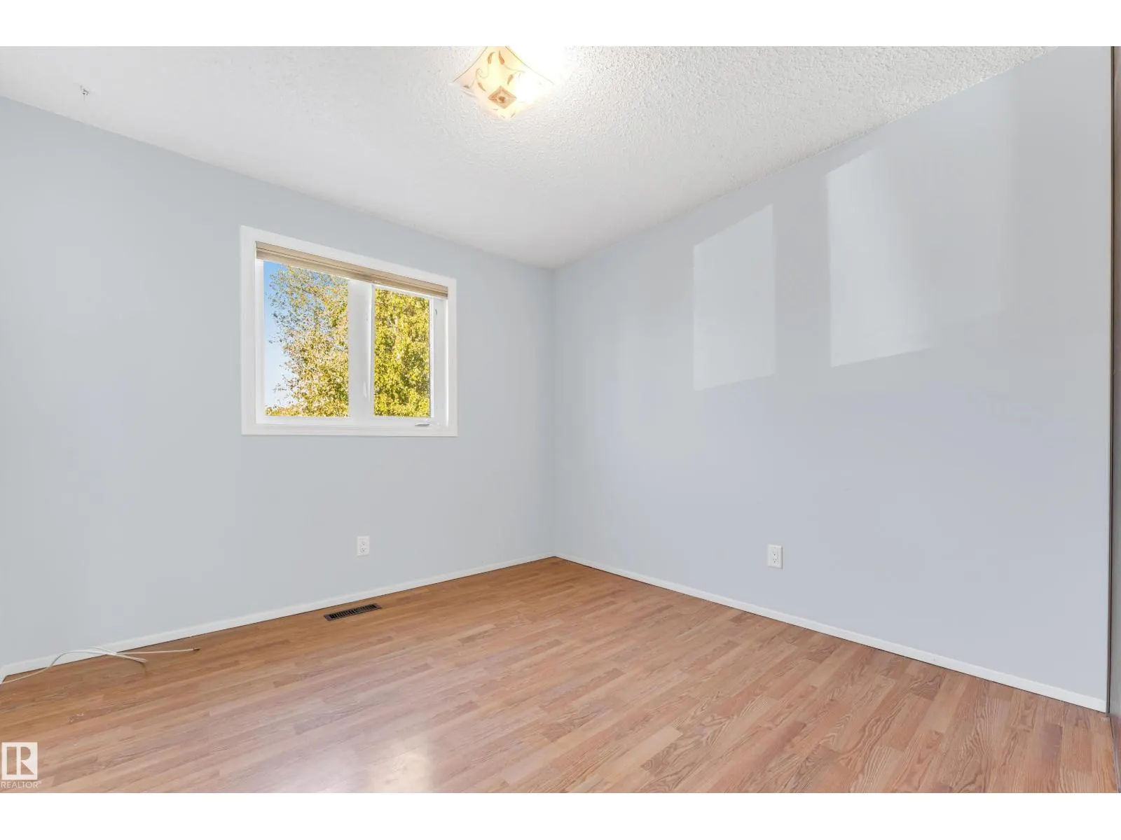 8103 14 AV NW