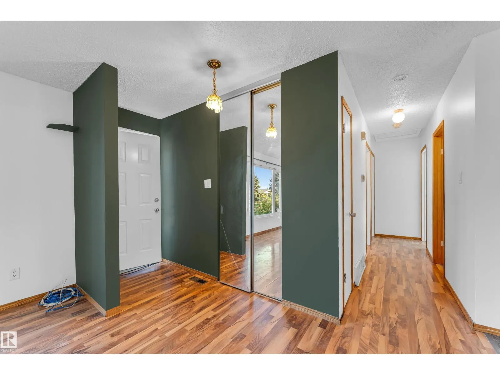 8103 14 AV NW