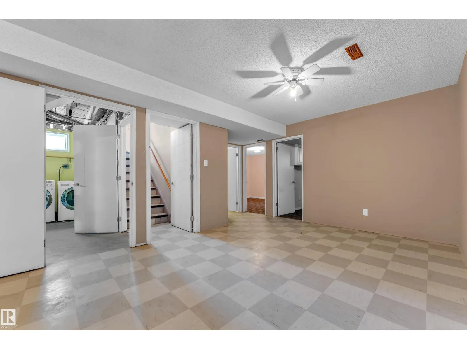 8103 14 AV NW