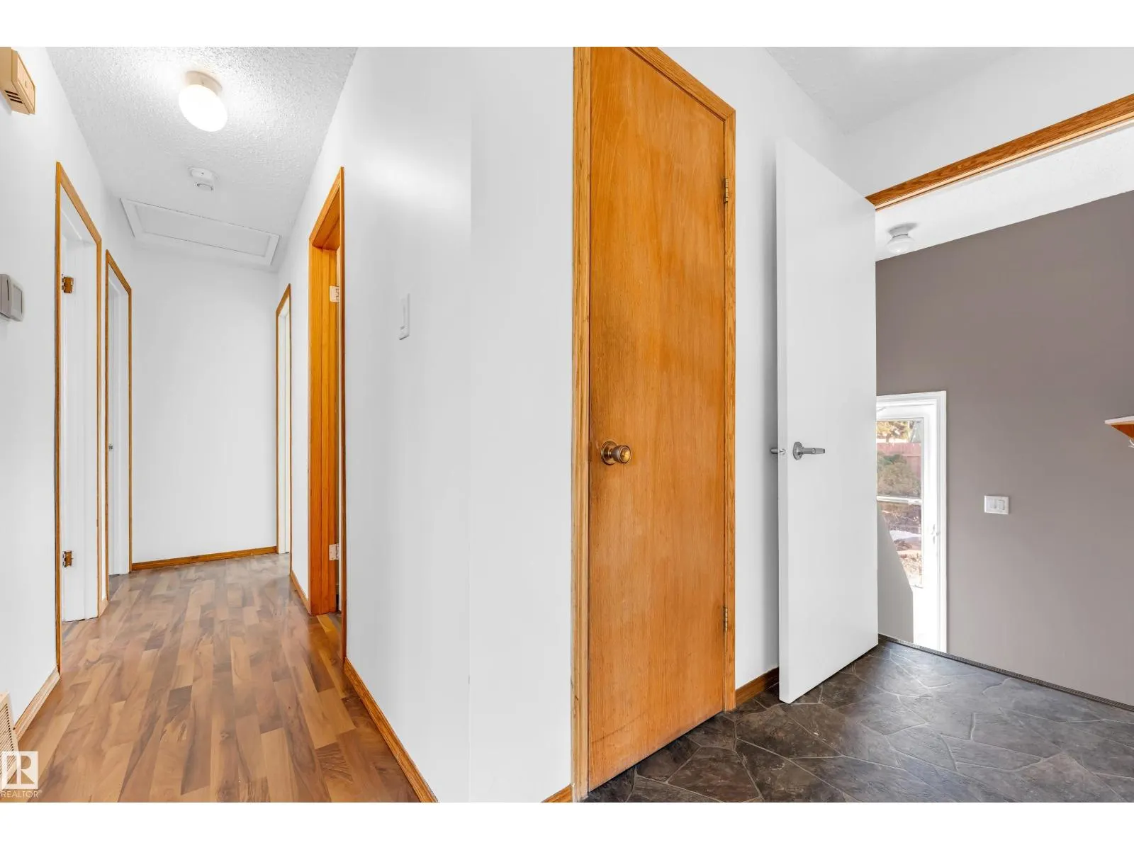 8103 14 AV NW