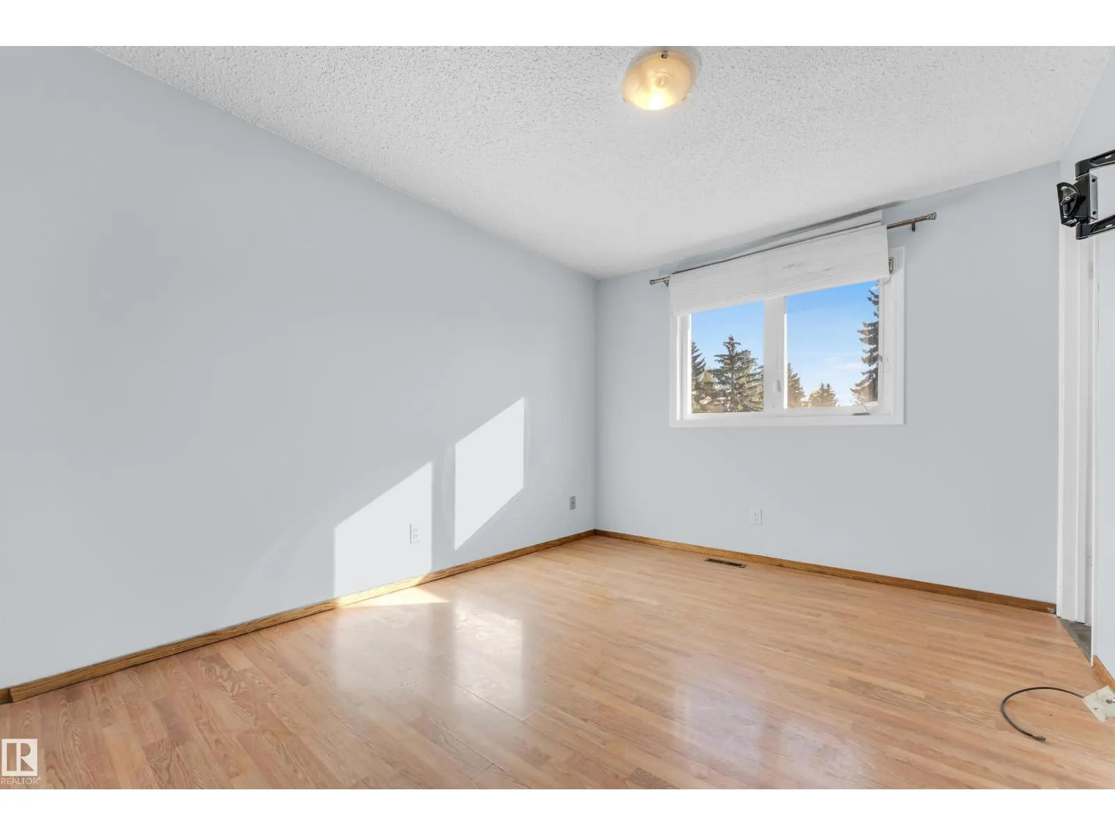 8103 14 AV NW