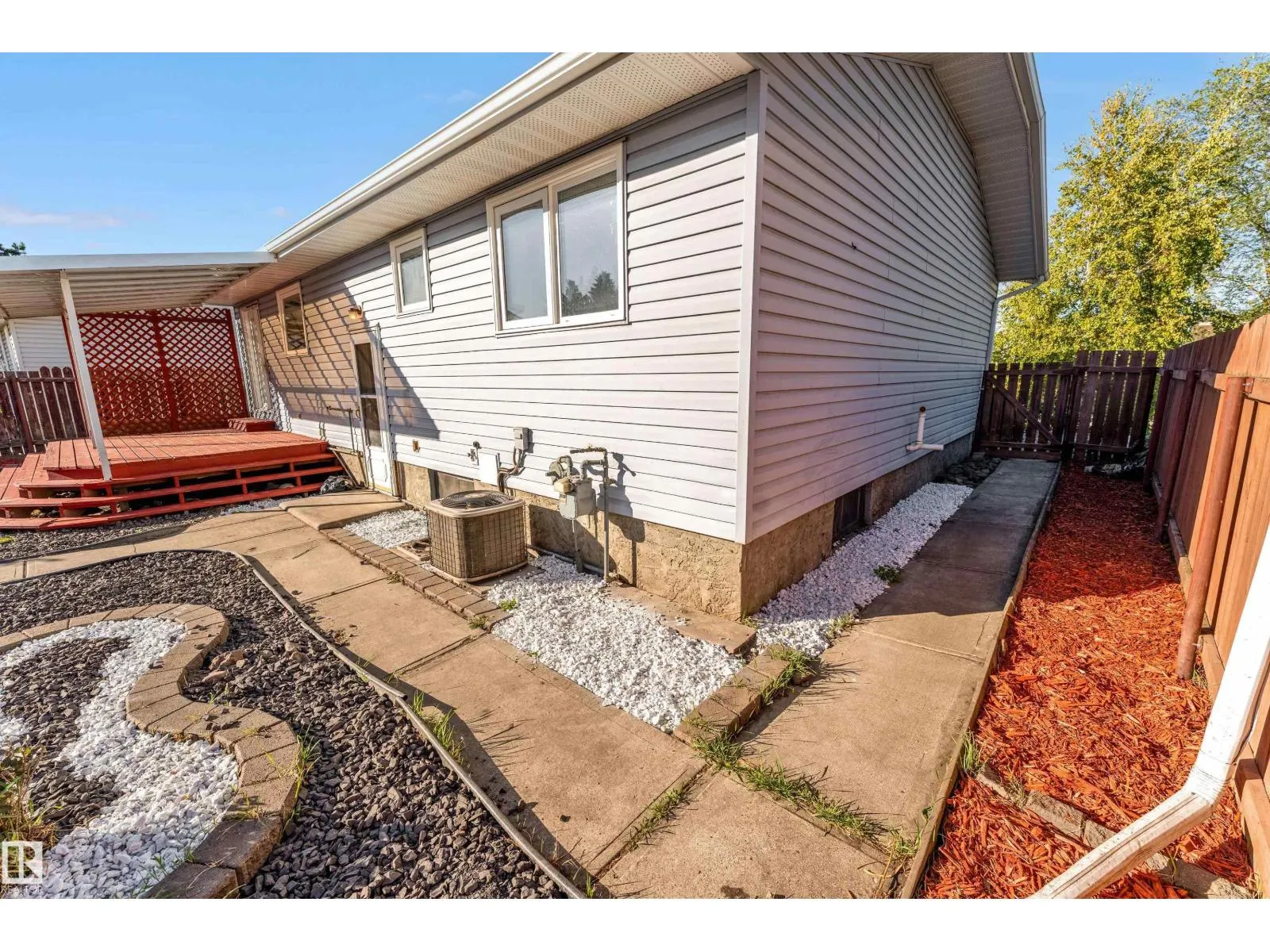 8103 14 AV NW