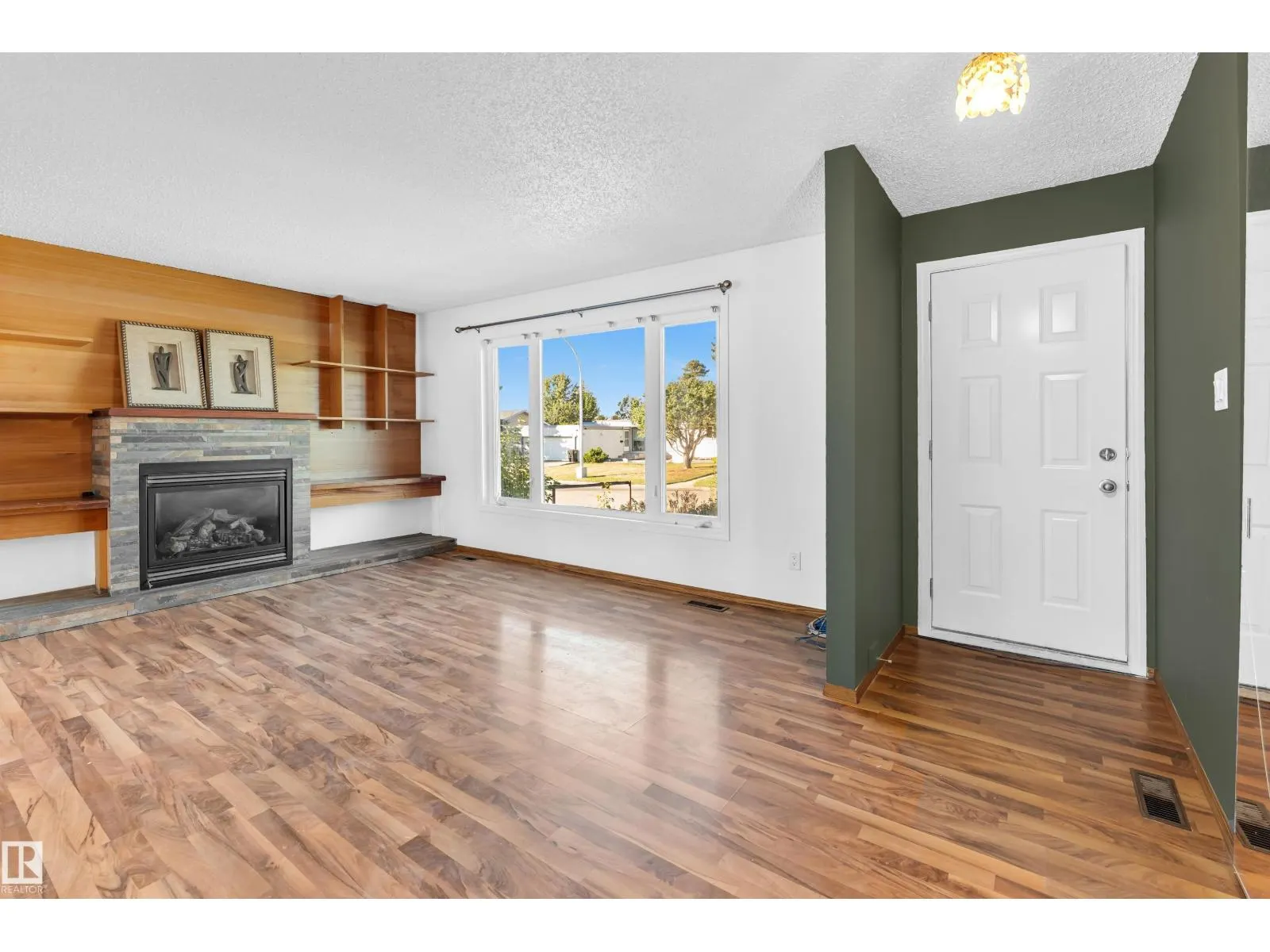 8103 14 AV NW