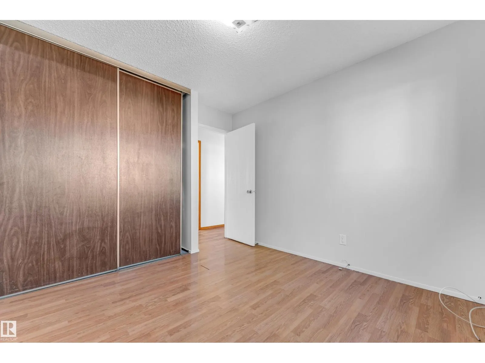 8103 14 AV NW