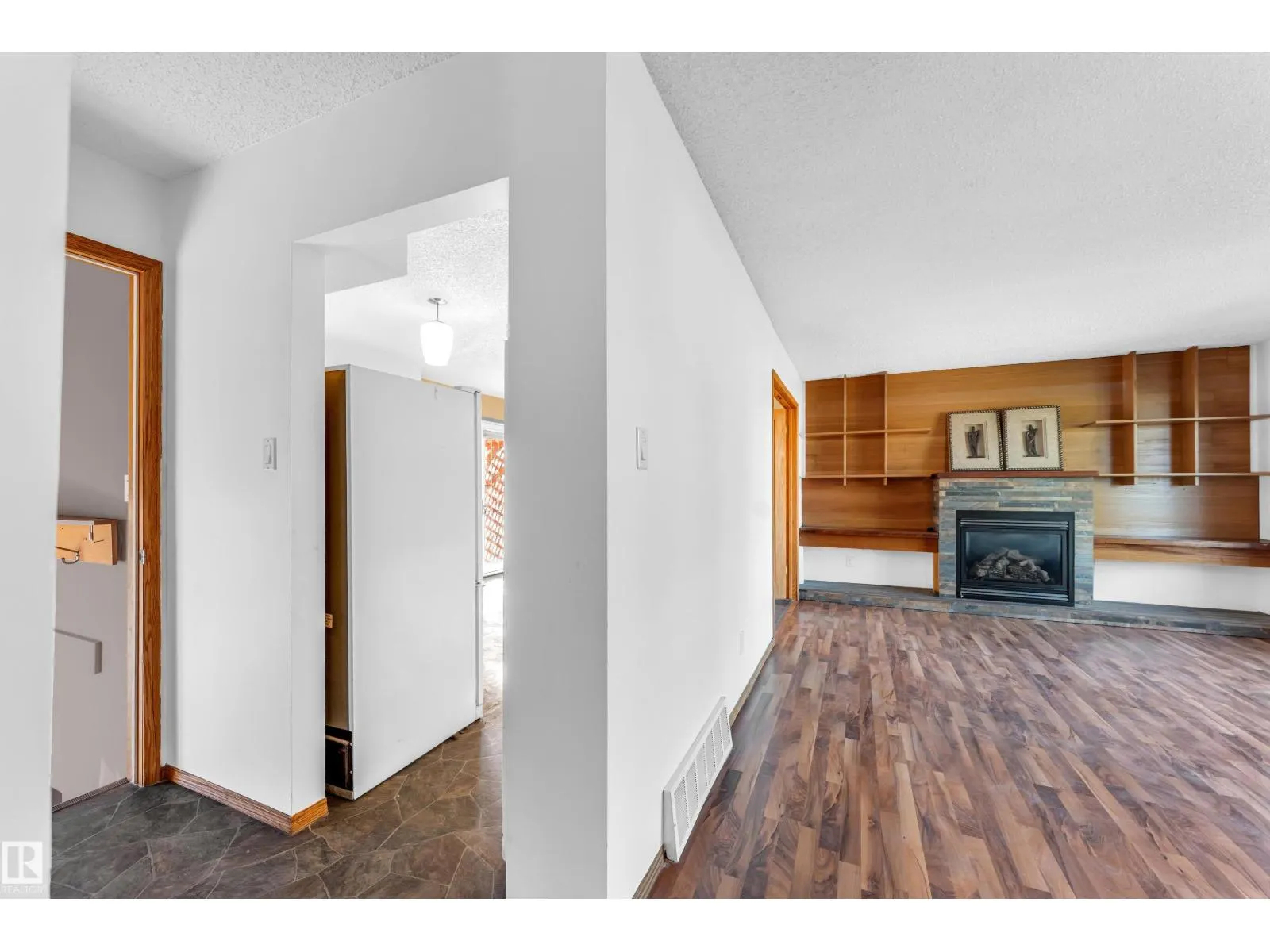 8103 14 AV NW