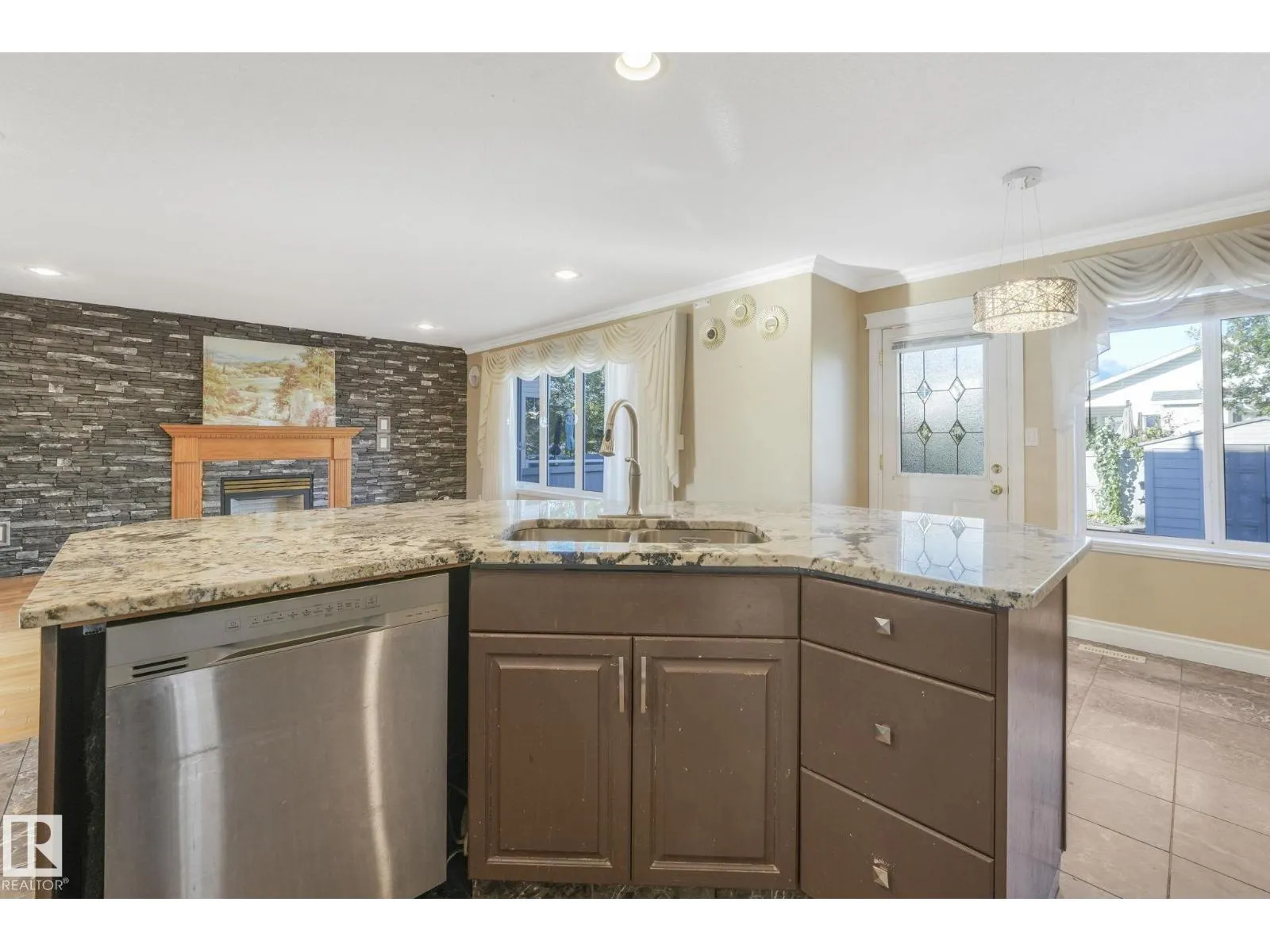 140 COTE CR NW