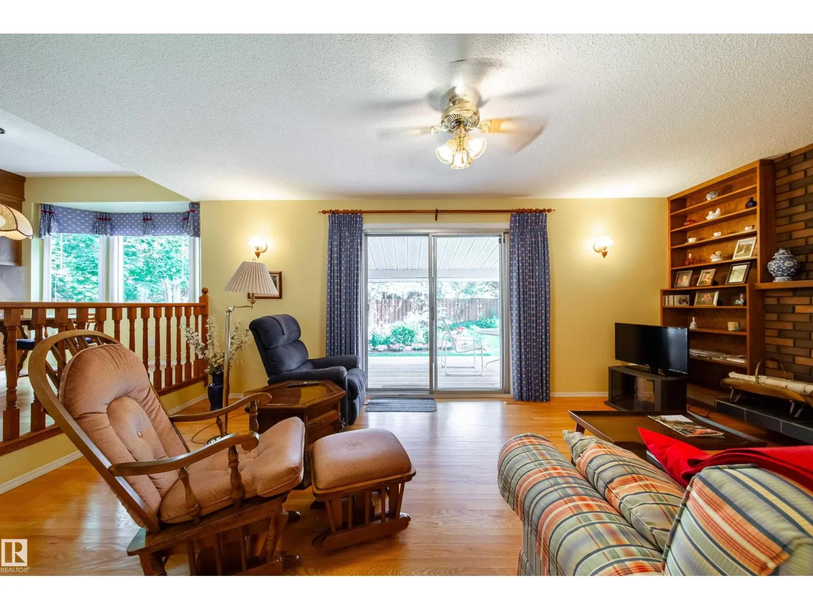 10820 42A AV NW