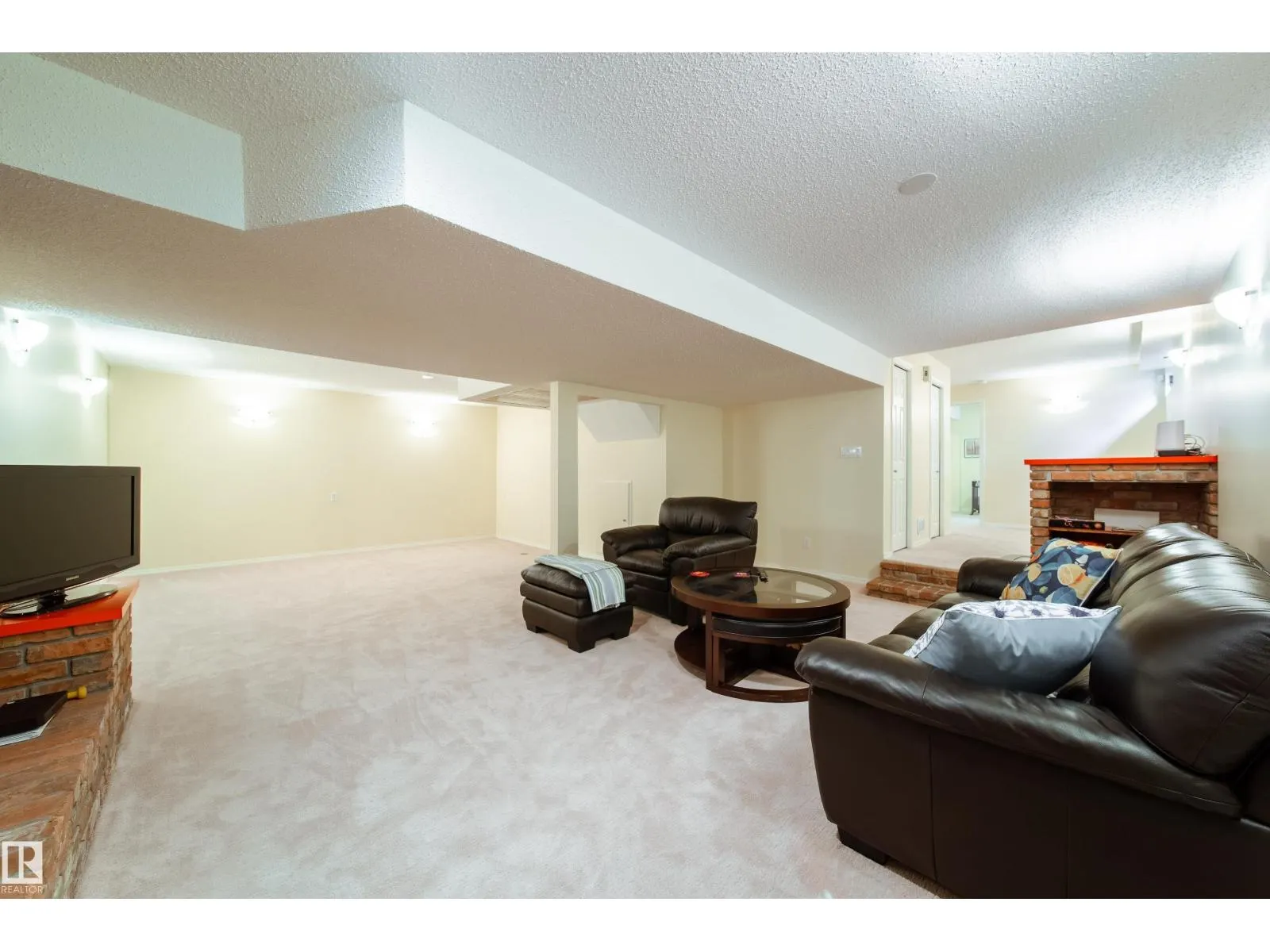 10820 42A AV NW