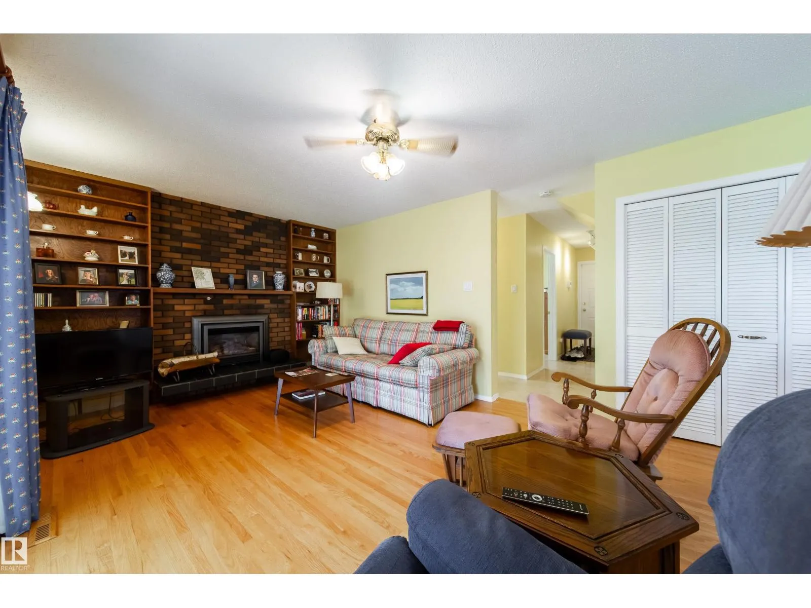10820 42A AV NW