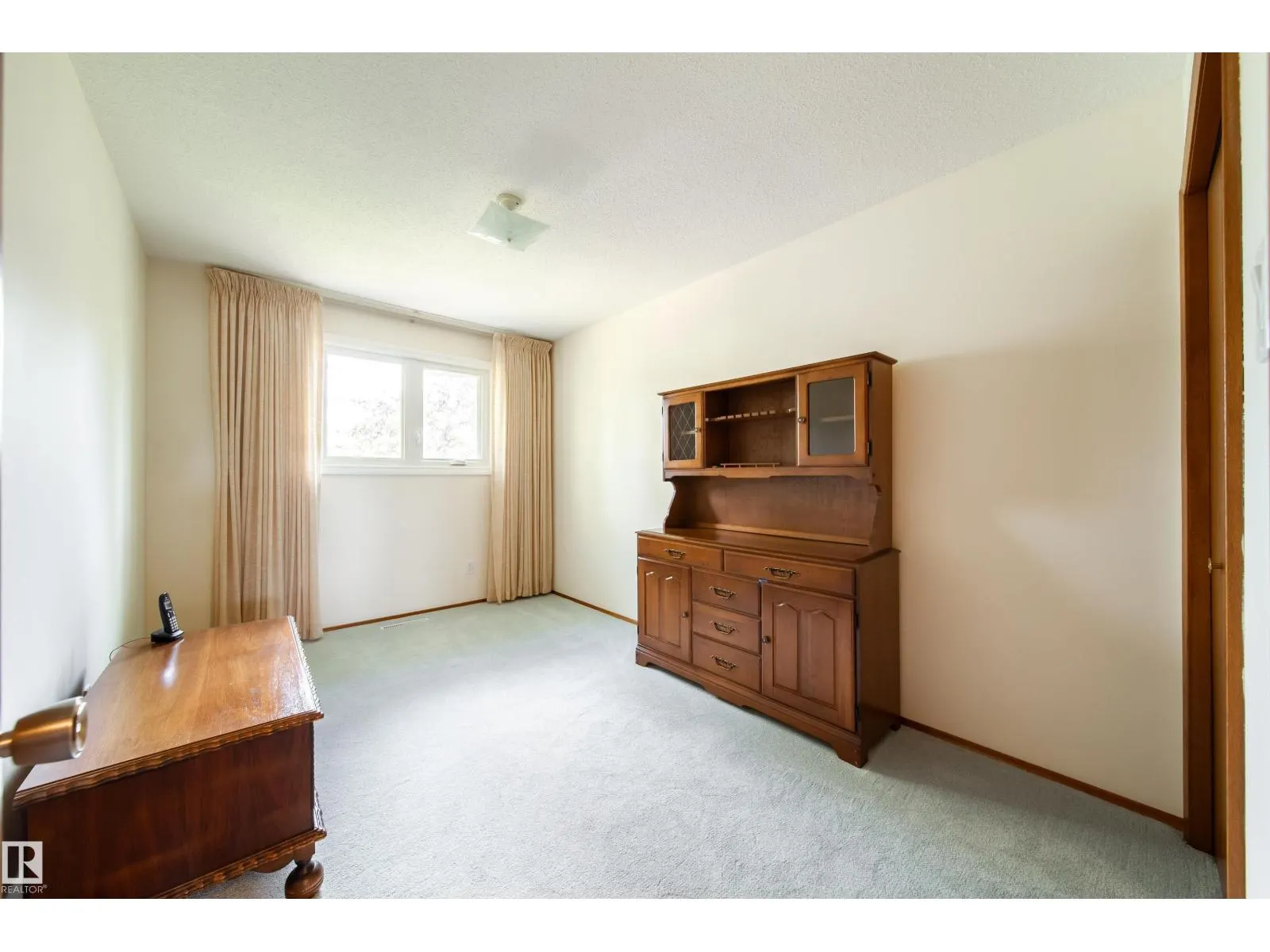 10820 42A AV NW