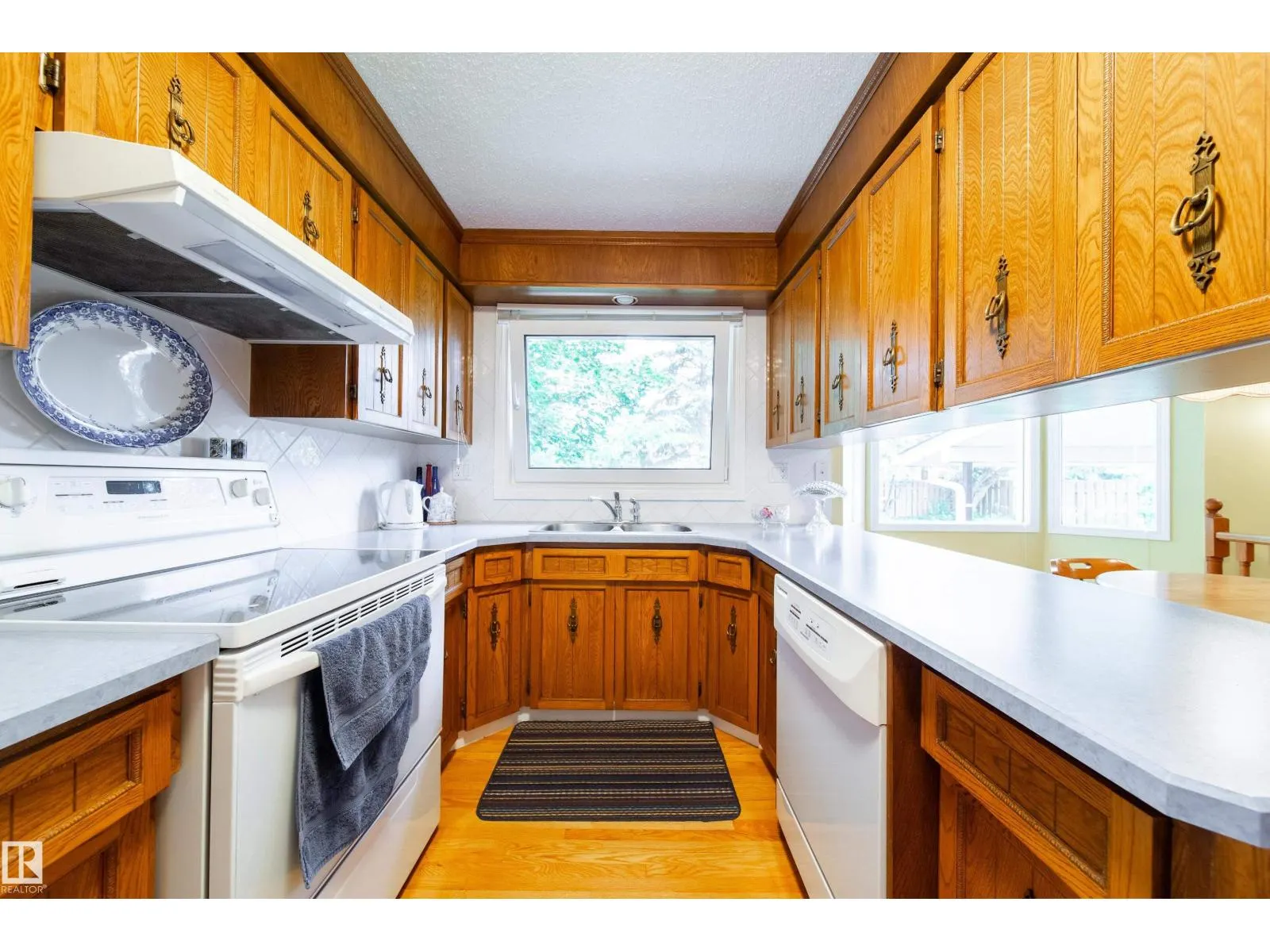 10820 42A AV NW