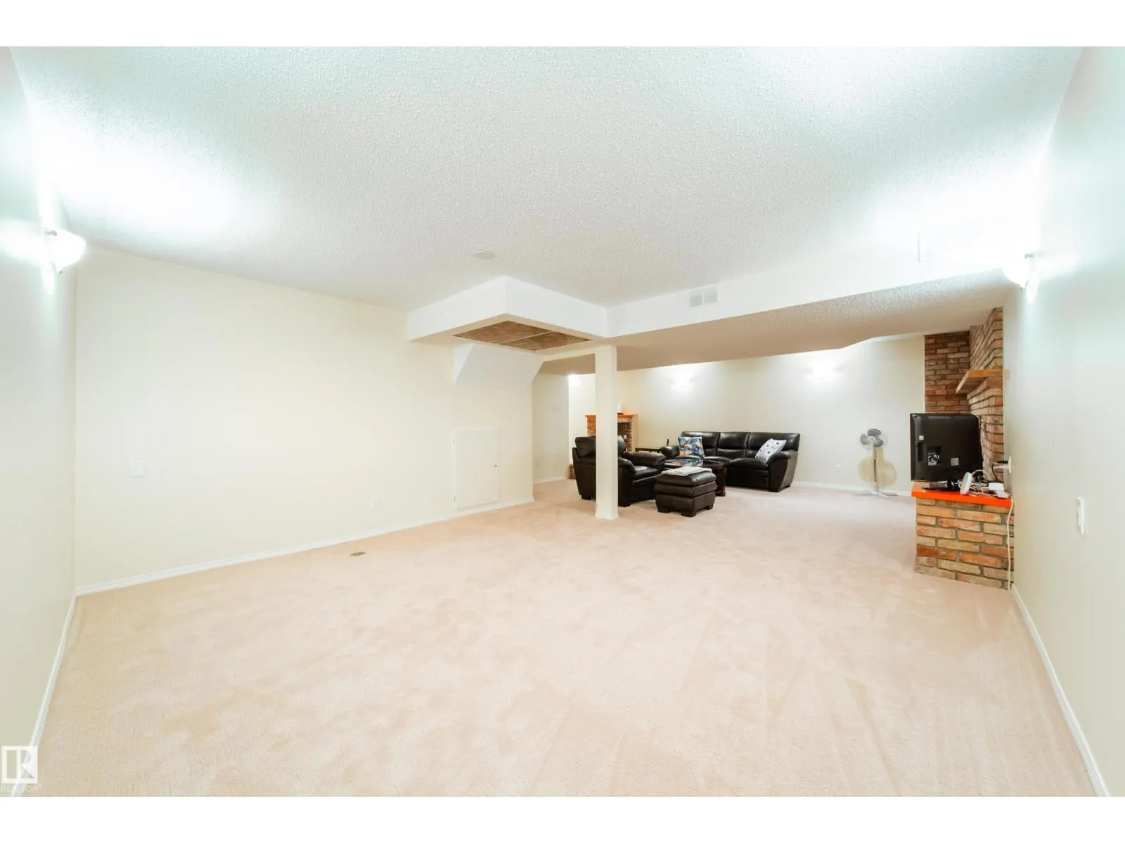 10820 42A AV NW
