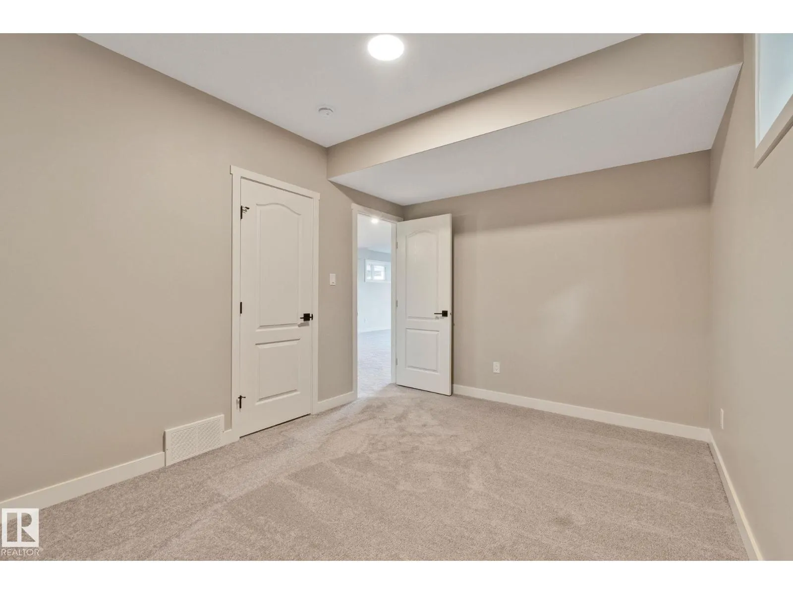 41 Savoy Cr