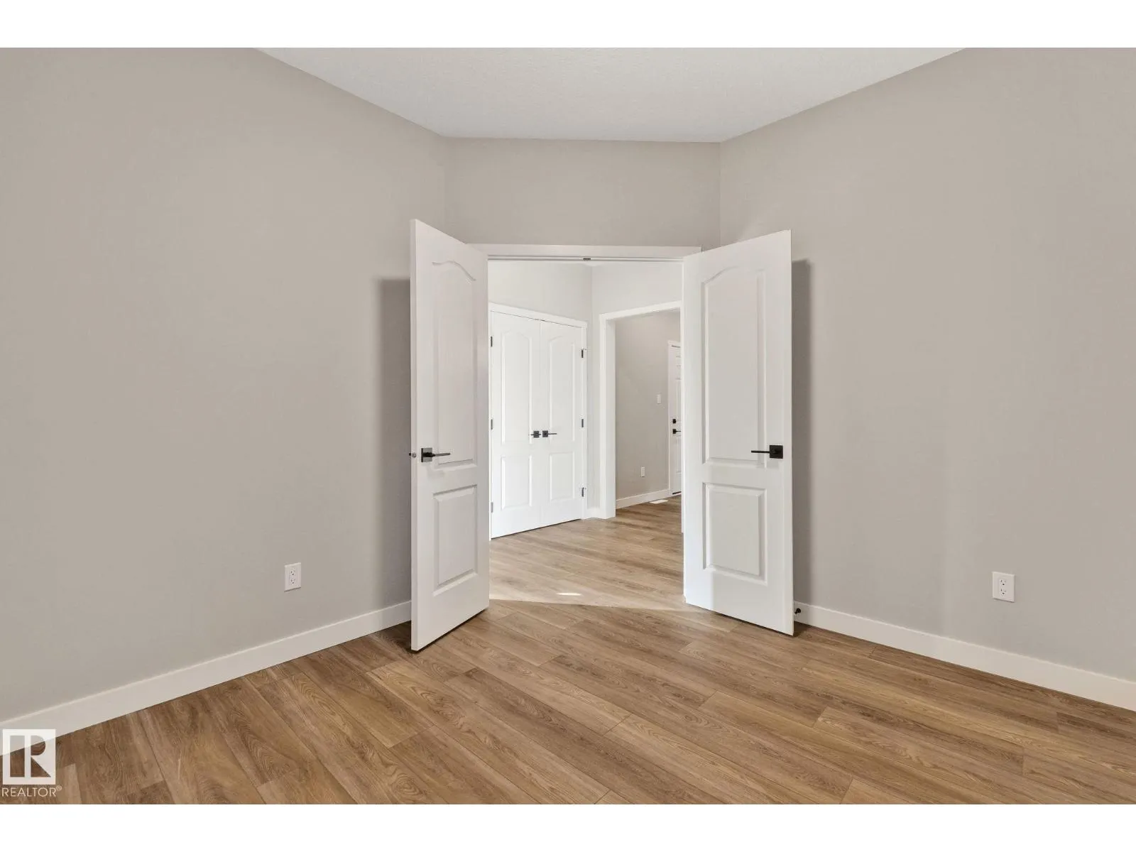 41 Savoy Cr