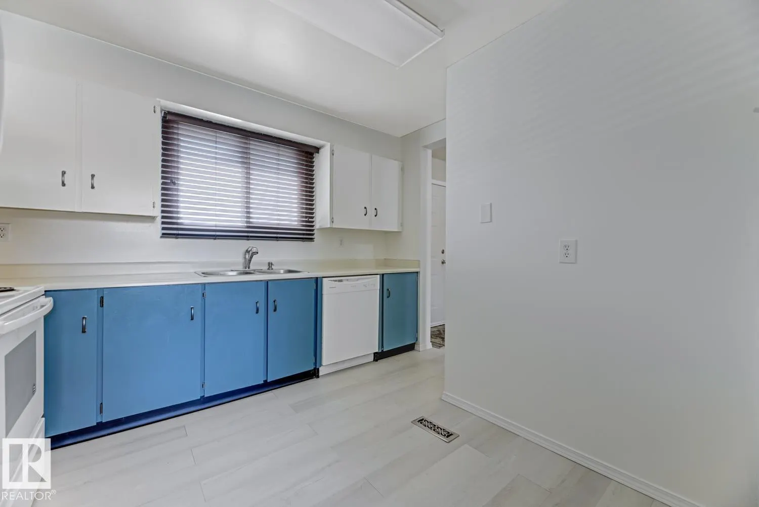 #33 15710 BEAUMARIS RD NW