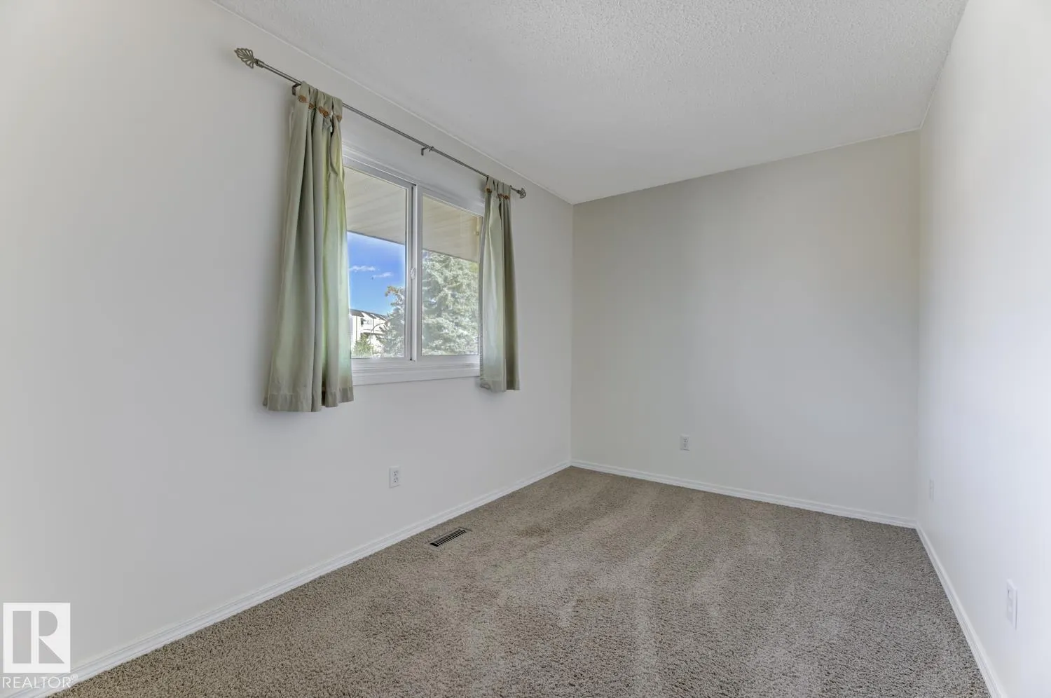 #33 15710 BEAUMARIS RD NW