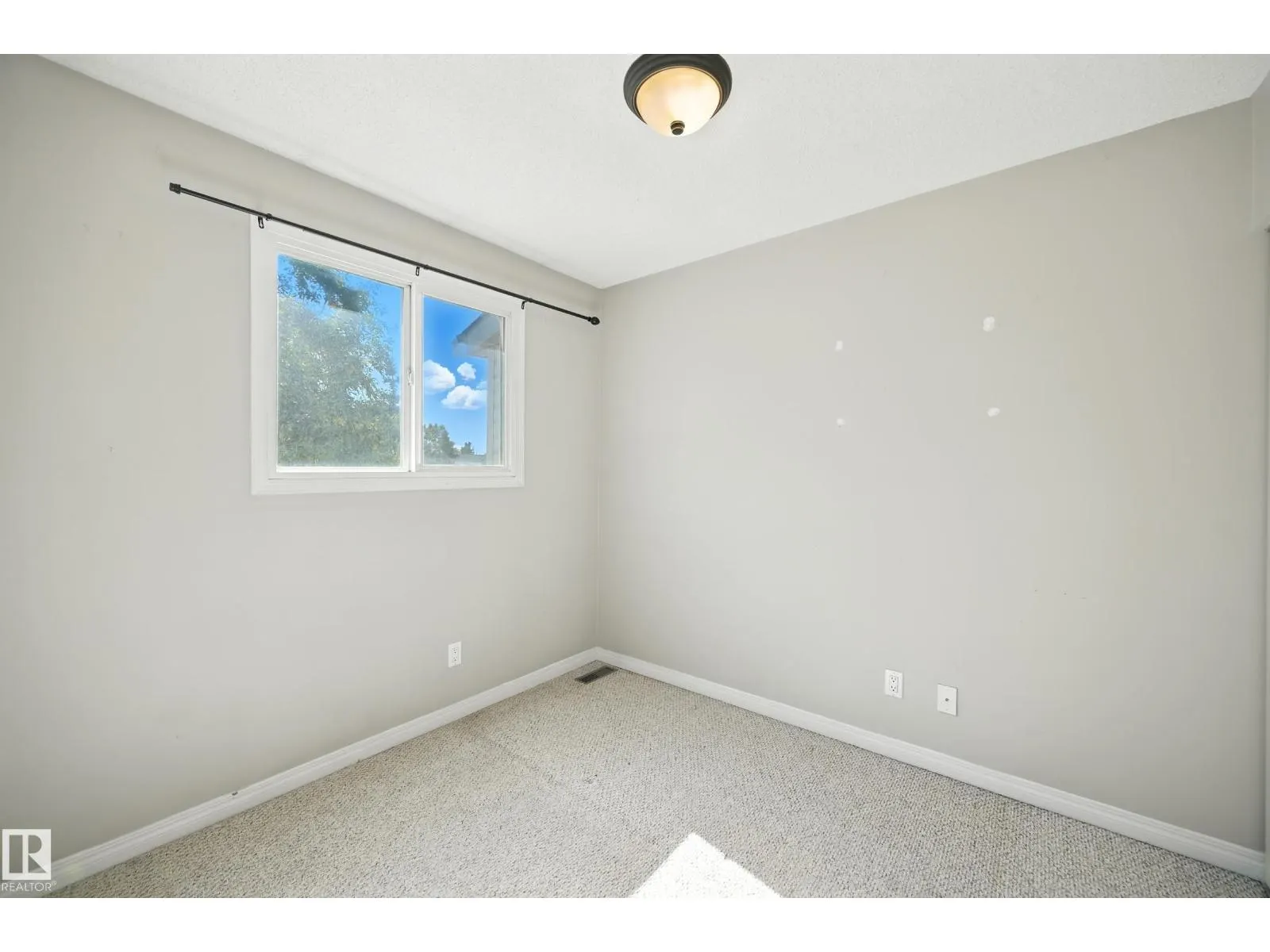 11406 139 AV NW