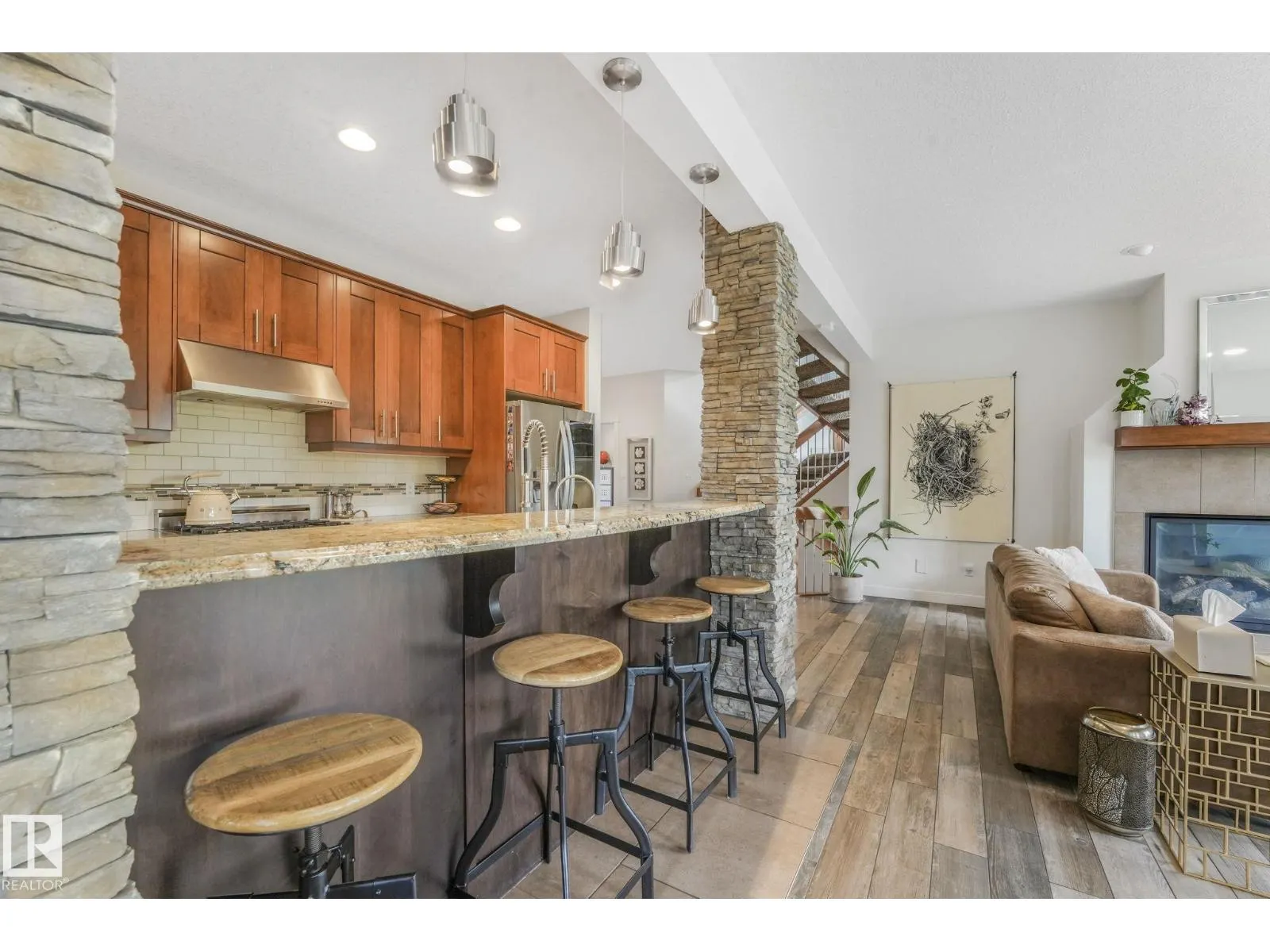 2441 BOWEN WD SW