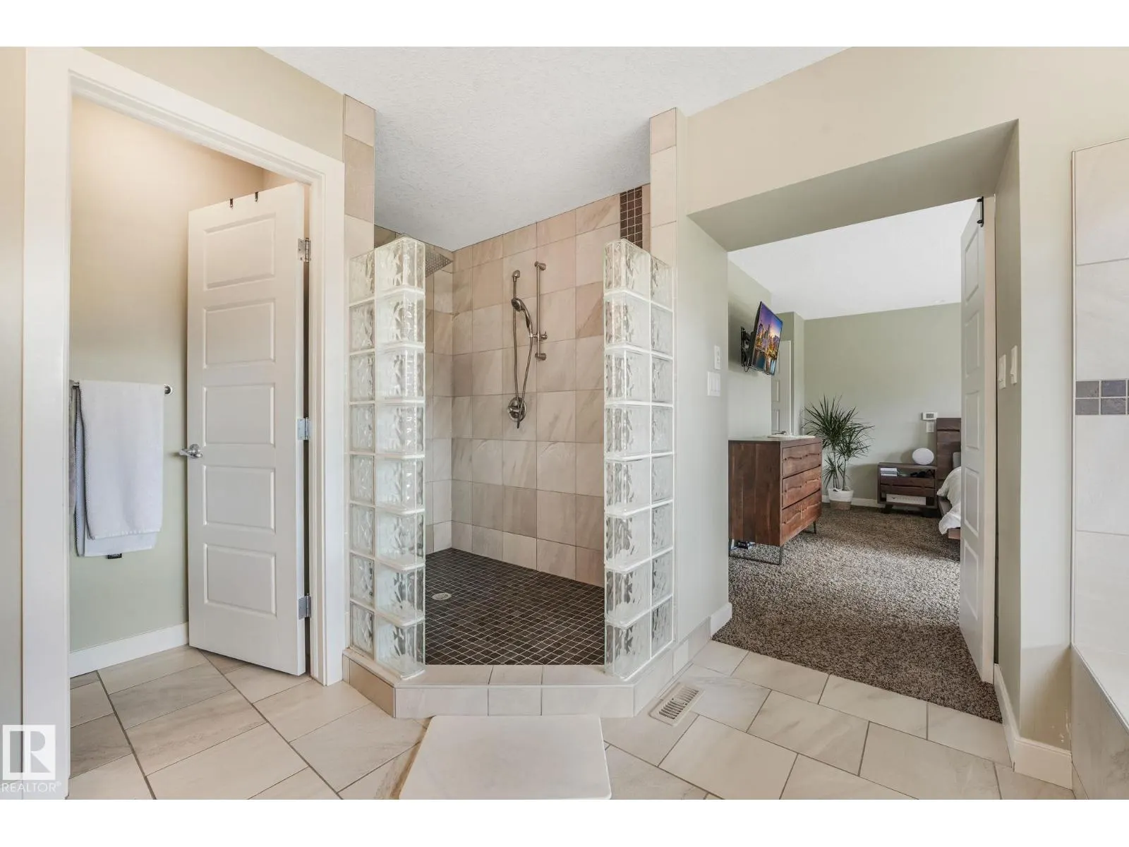 2441 BOWEN WD SW