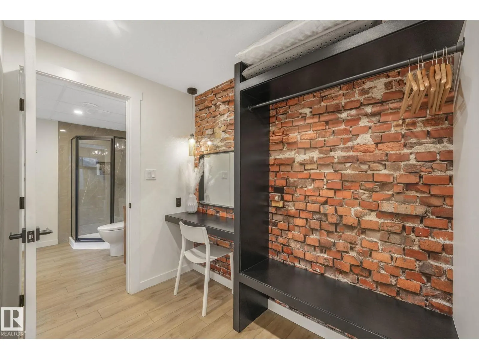 2441 BOWEN WD SW