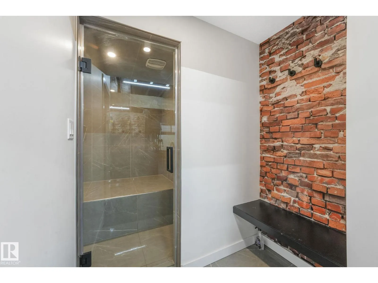 2441 BOWEN WD SW