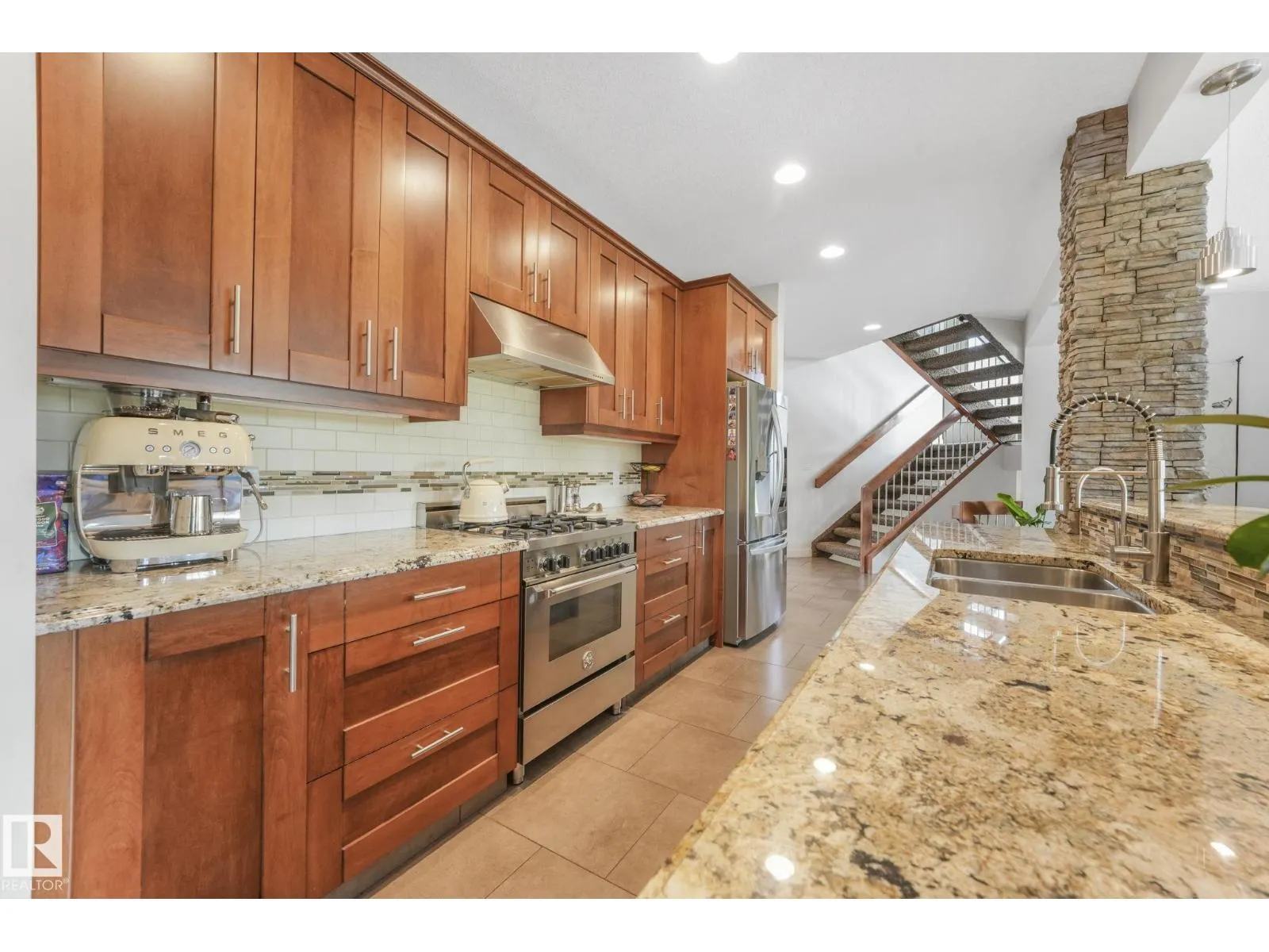 2441 BOWEN WD SW