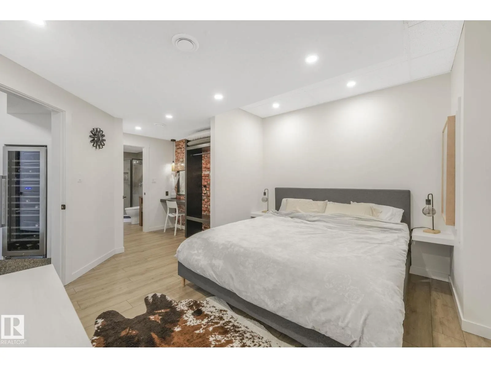 2441 BOWEN WD SW