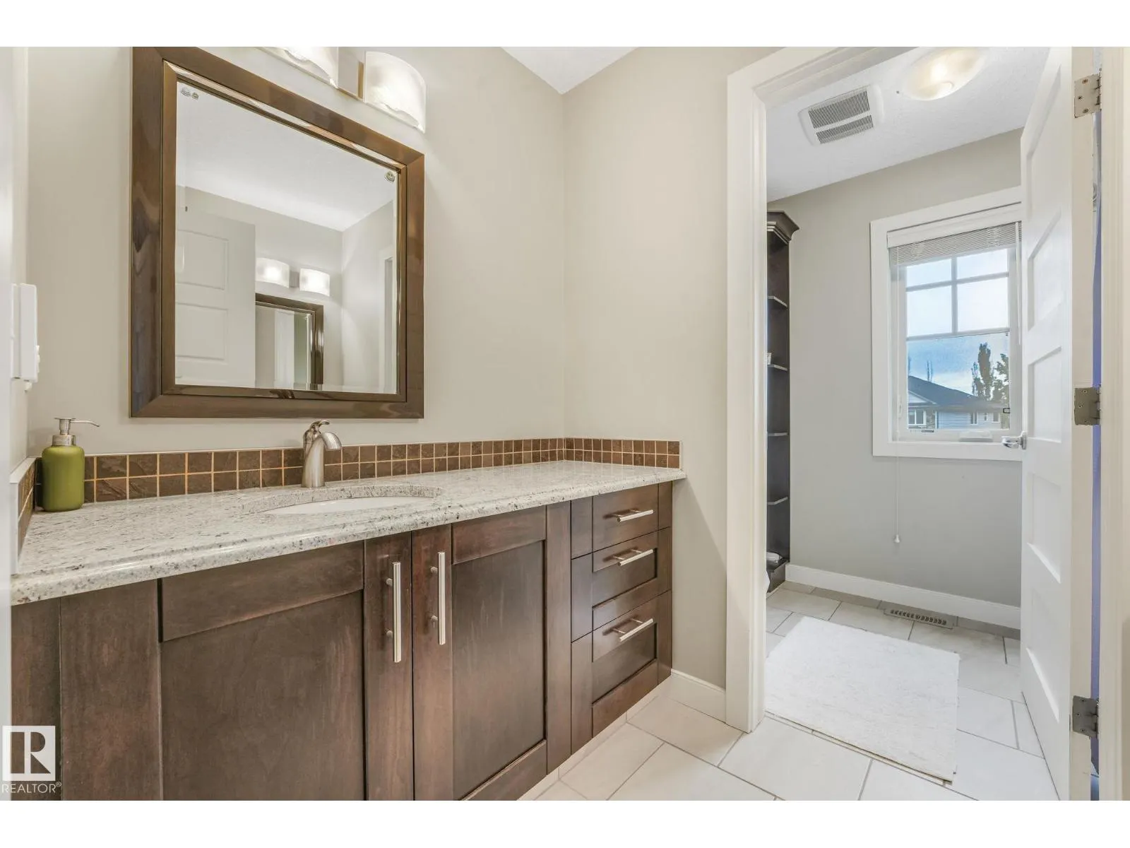 2441 BOWEN WD SW