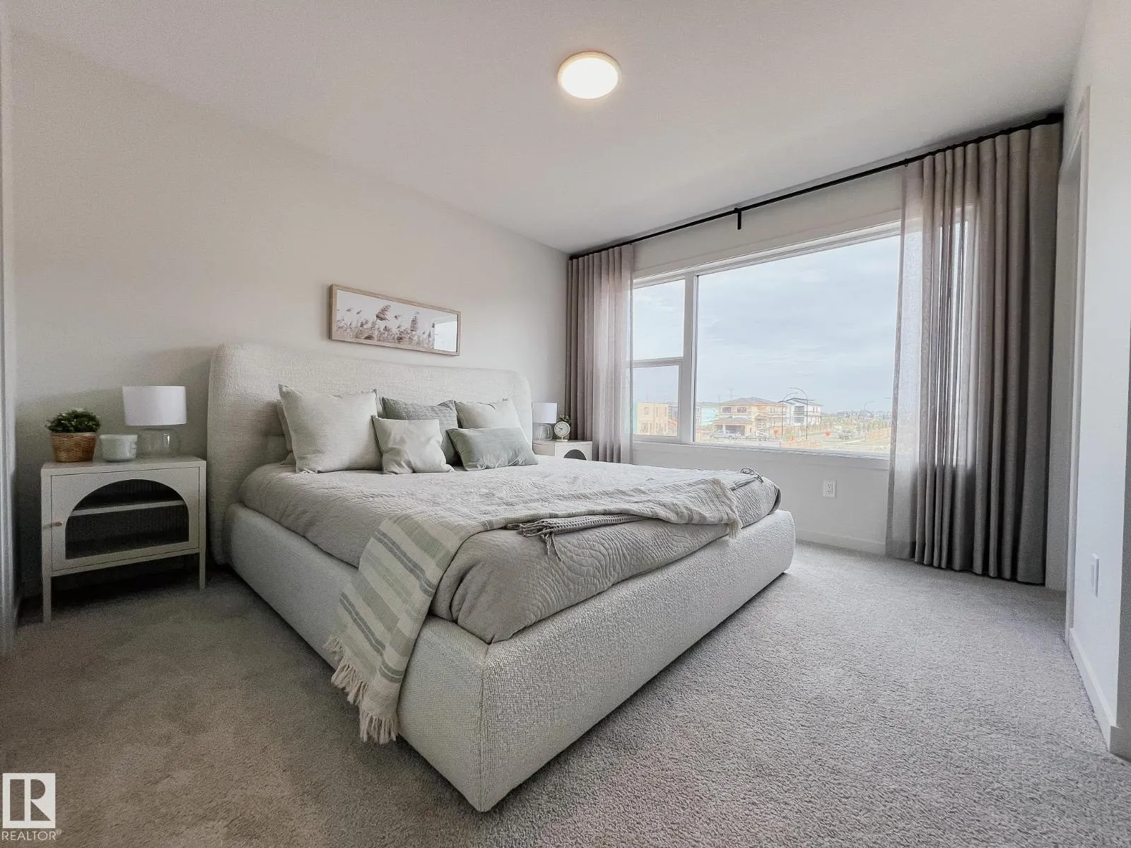 8108 228 ST NW