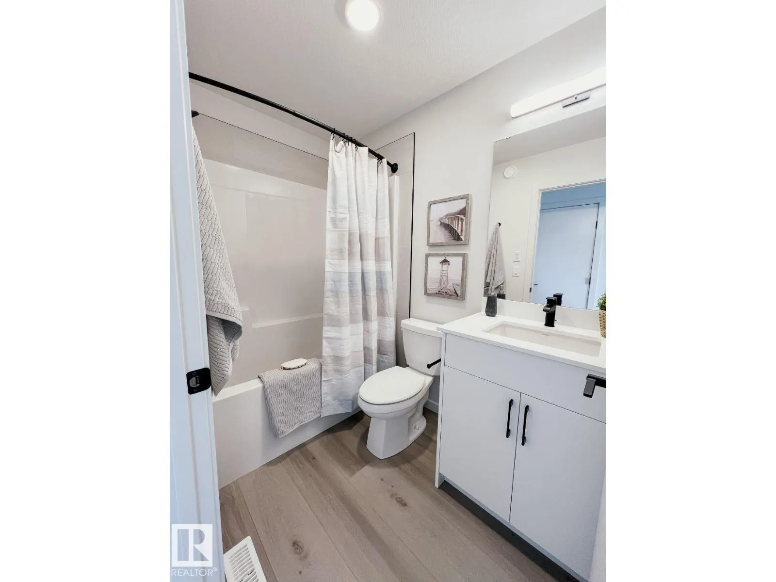 8108 228 ST NW