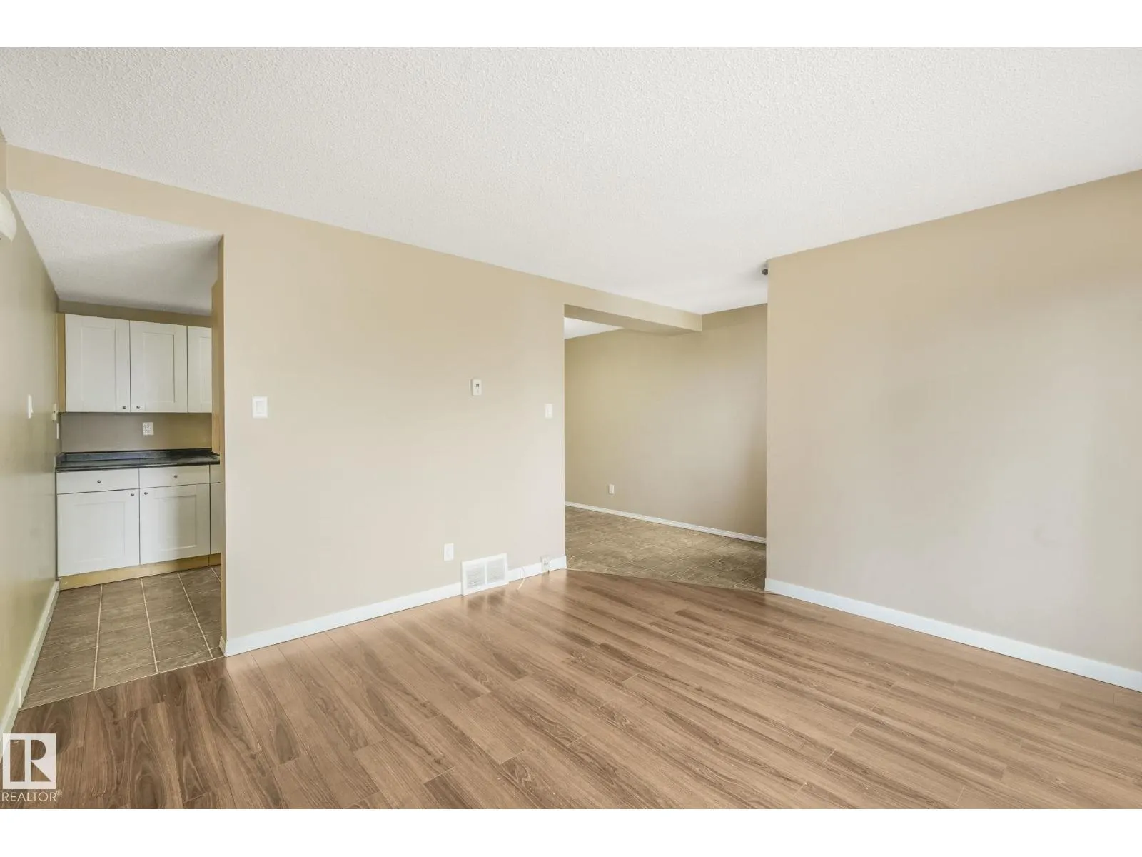 5 AMBERLY CO NW