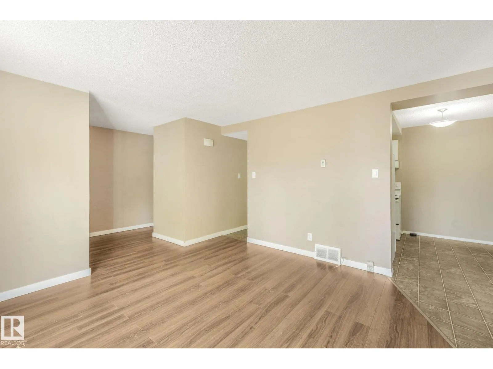 5 AMBERLY CO NW