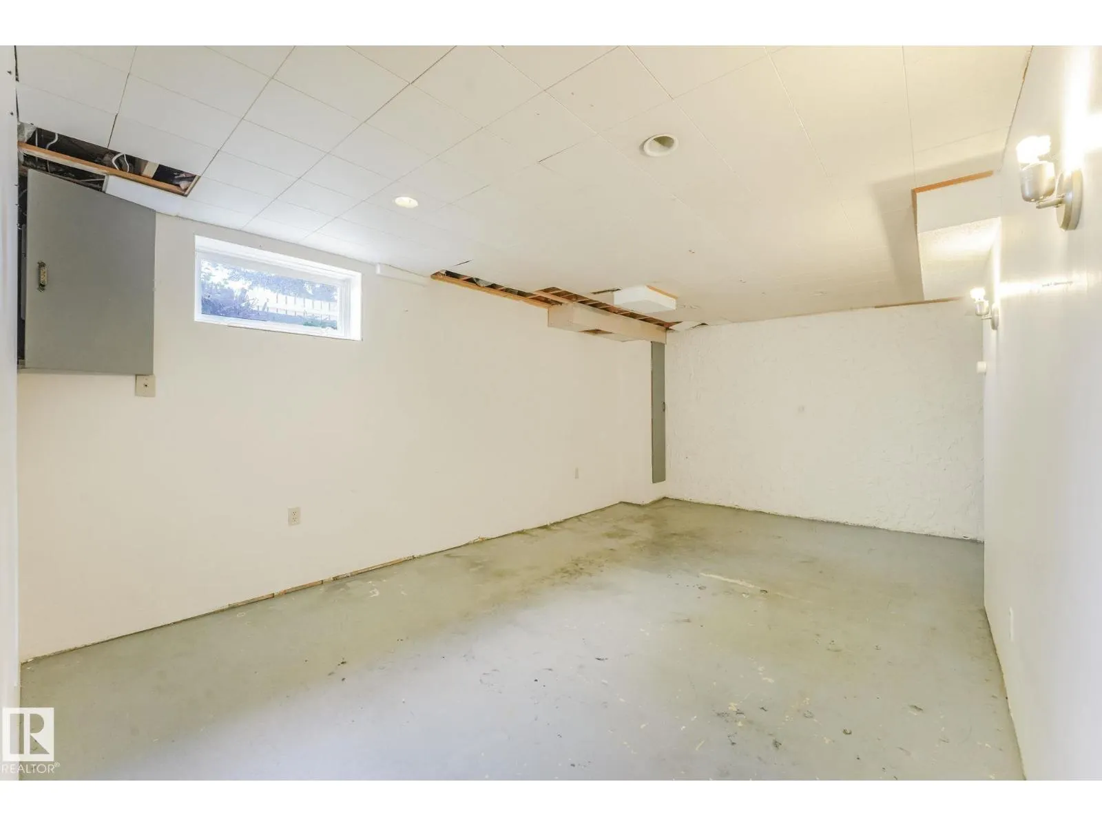 5 AMBERLY CO NW