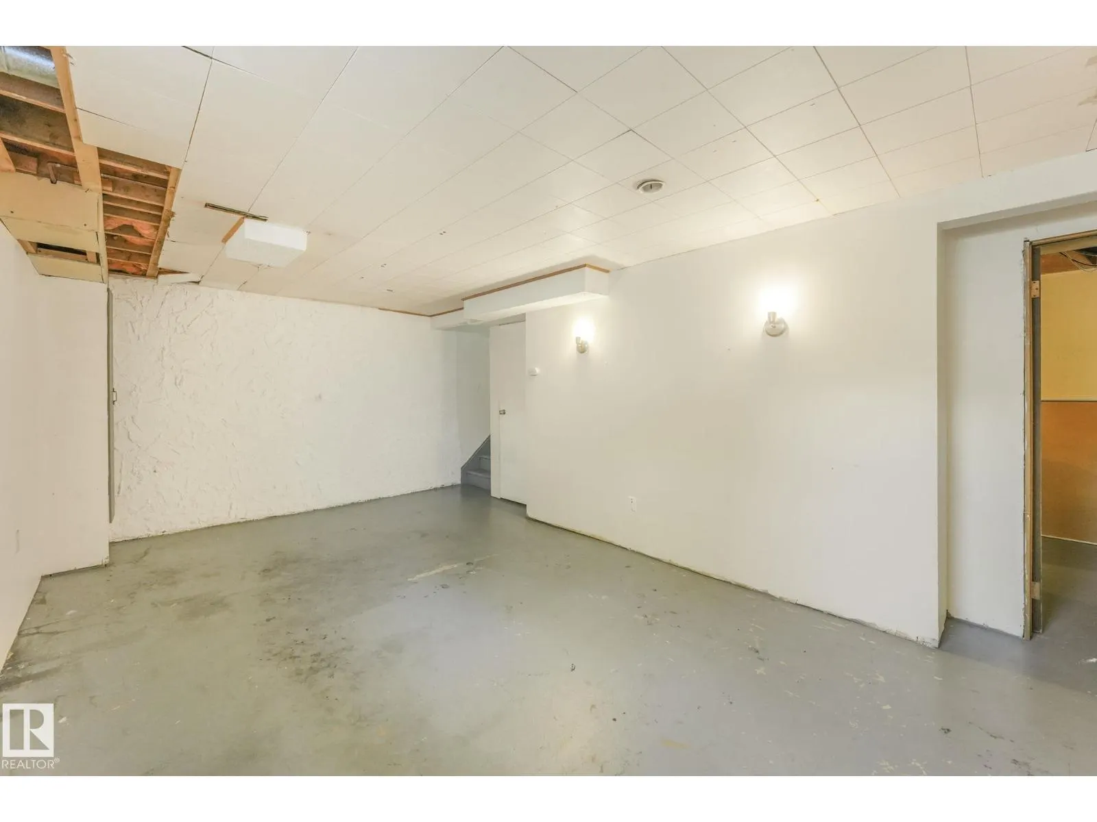 5 AMBERLY CO NW