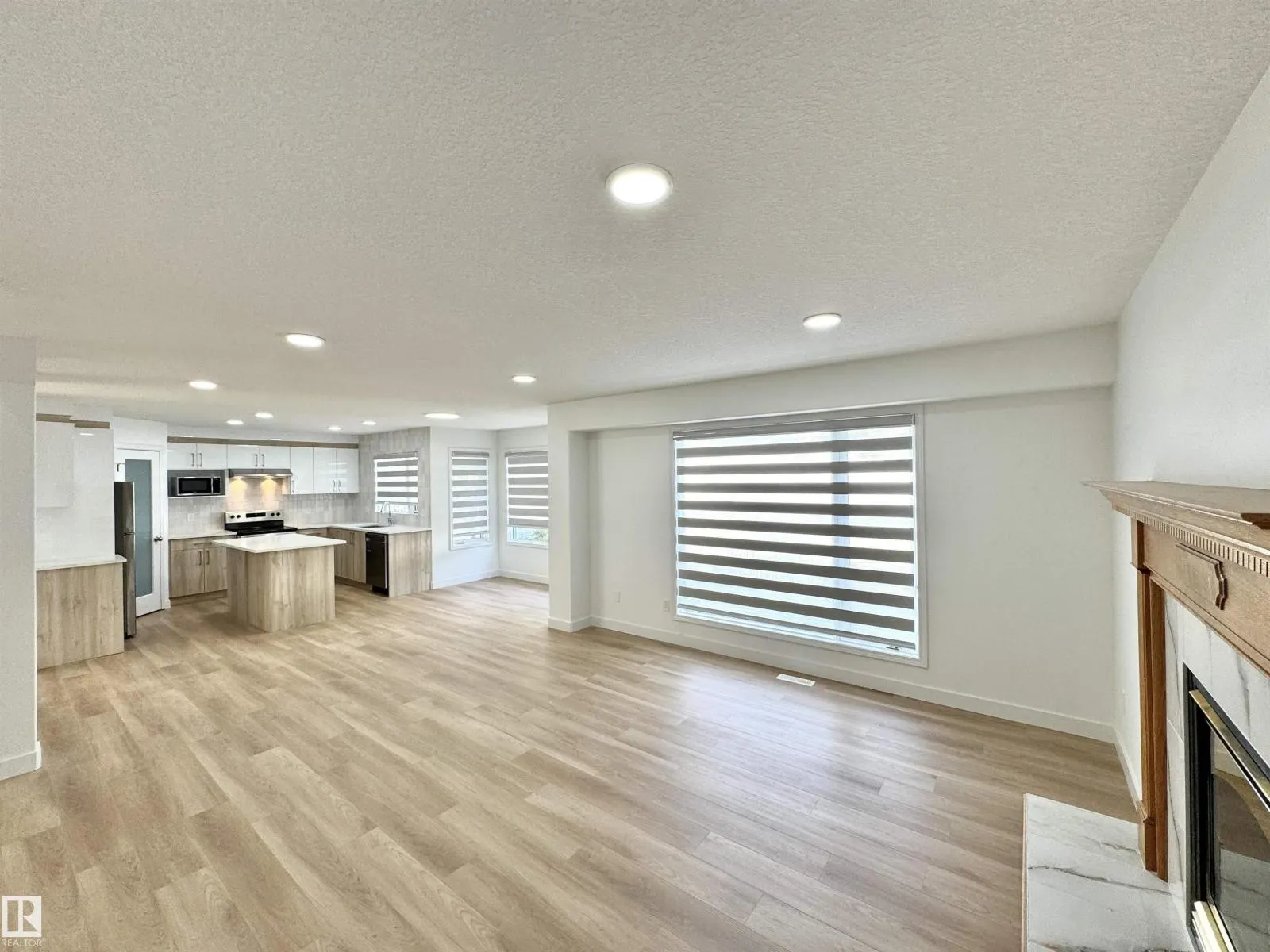 2908 44A AV NW