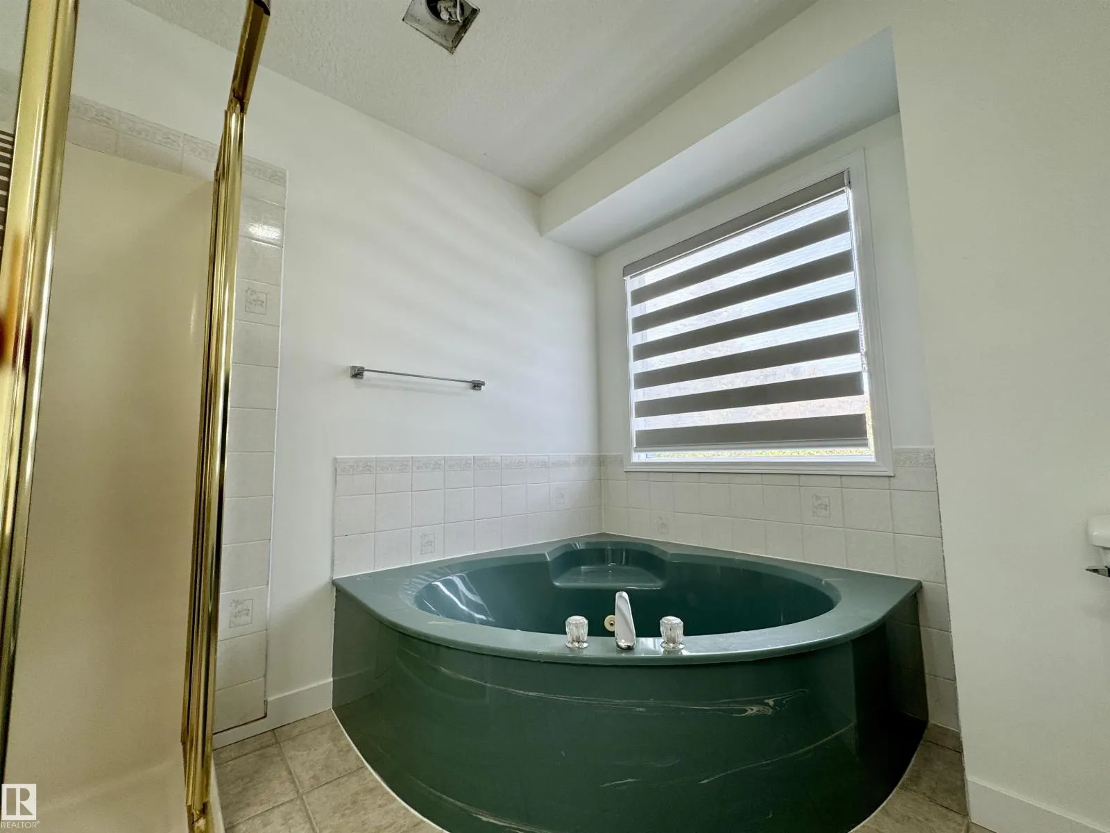2908 44A AV NW