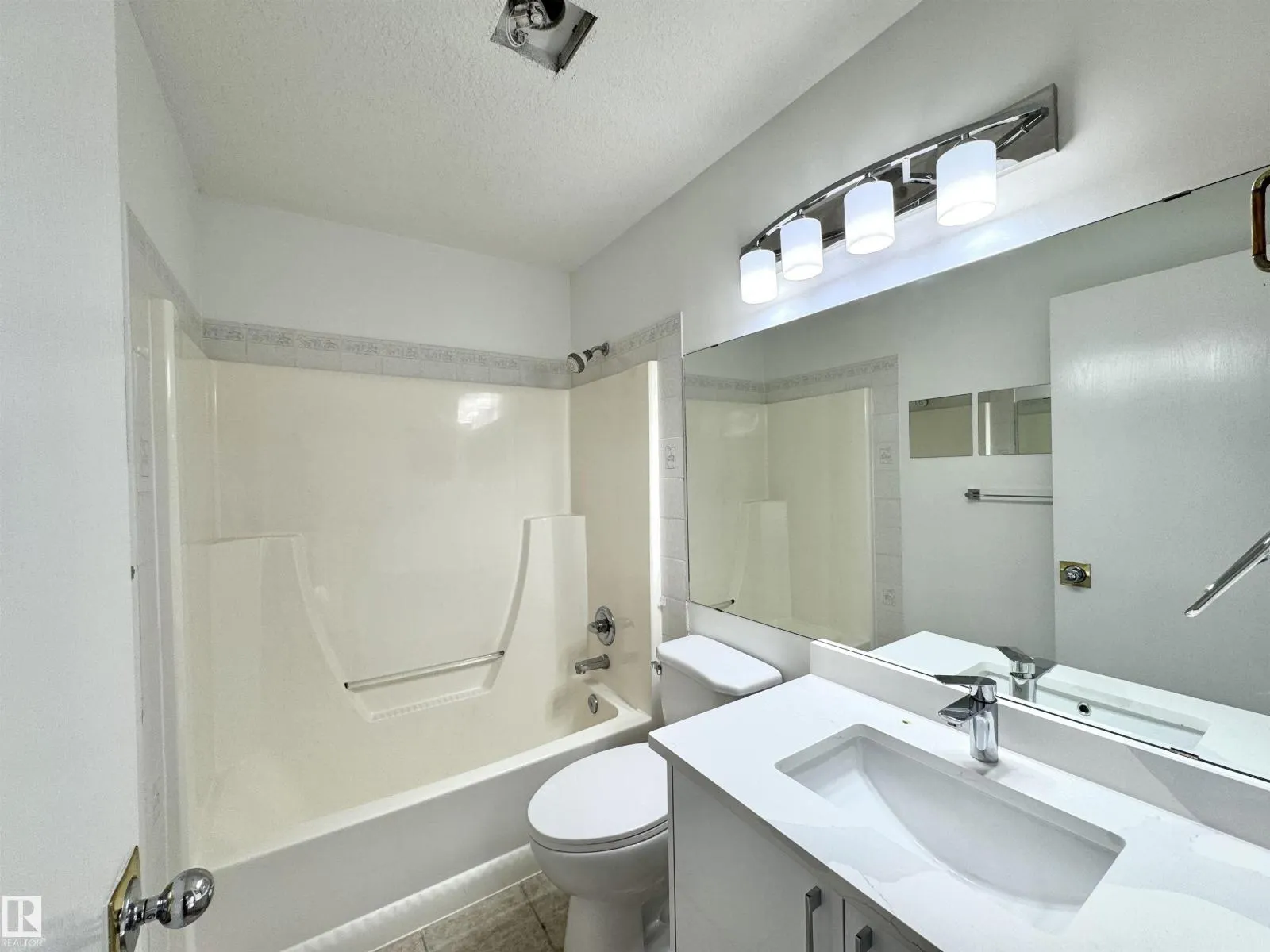 2908 44A AV NW